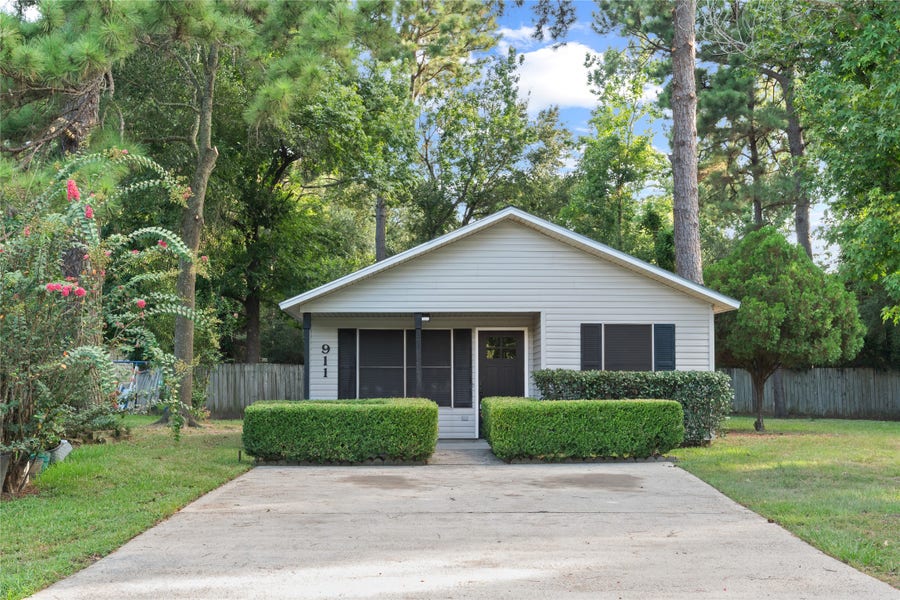 Property photo for 911 Mainer Lane, Tomball, TX
