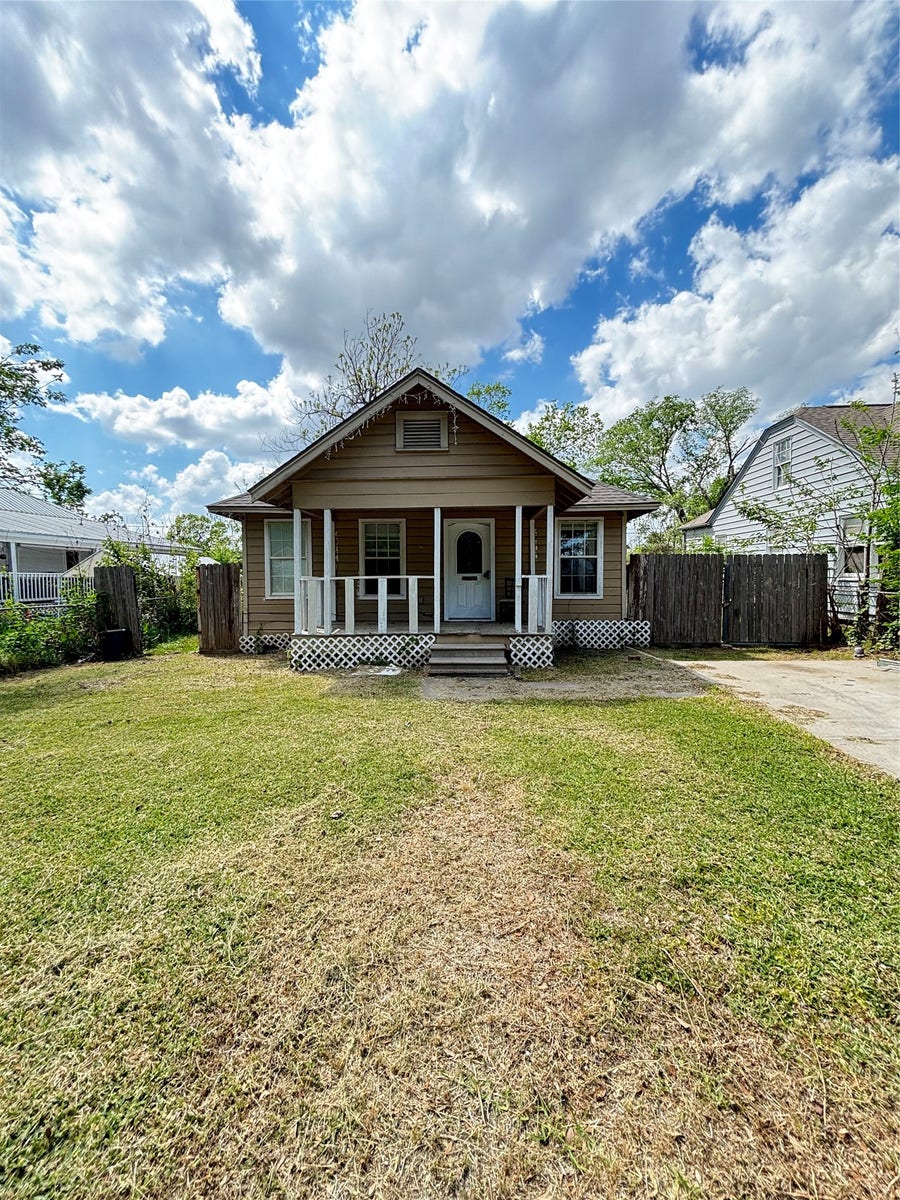 Property photo for 512 Wafer Street, Pasadena, TX