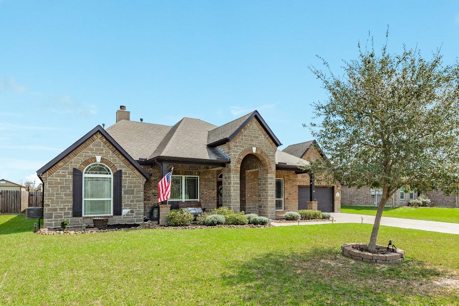 Property photo for 441 Twin Lakes Boulevard W, West Columbia, TX