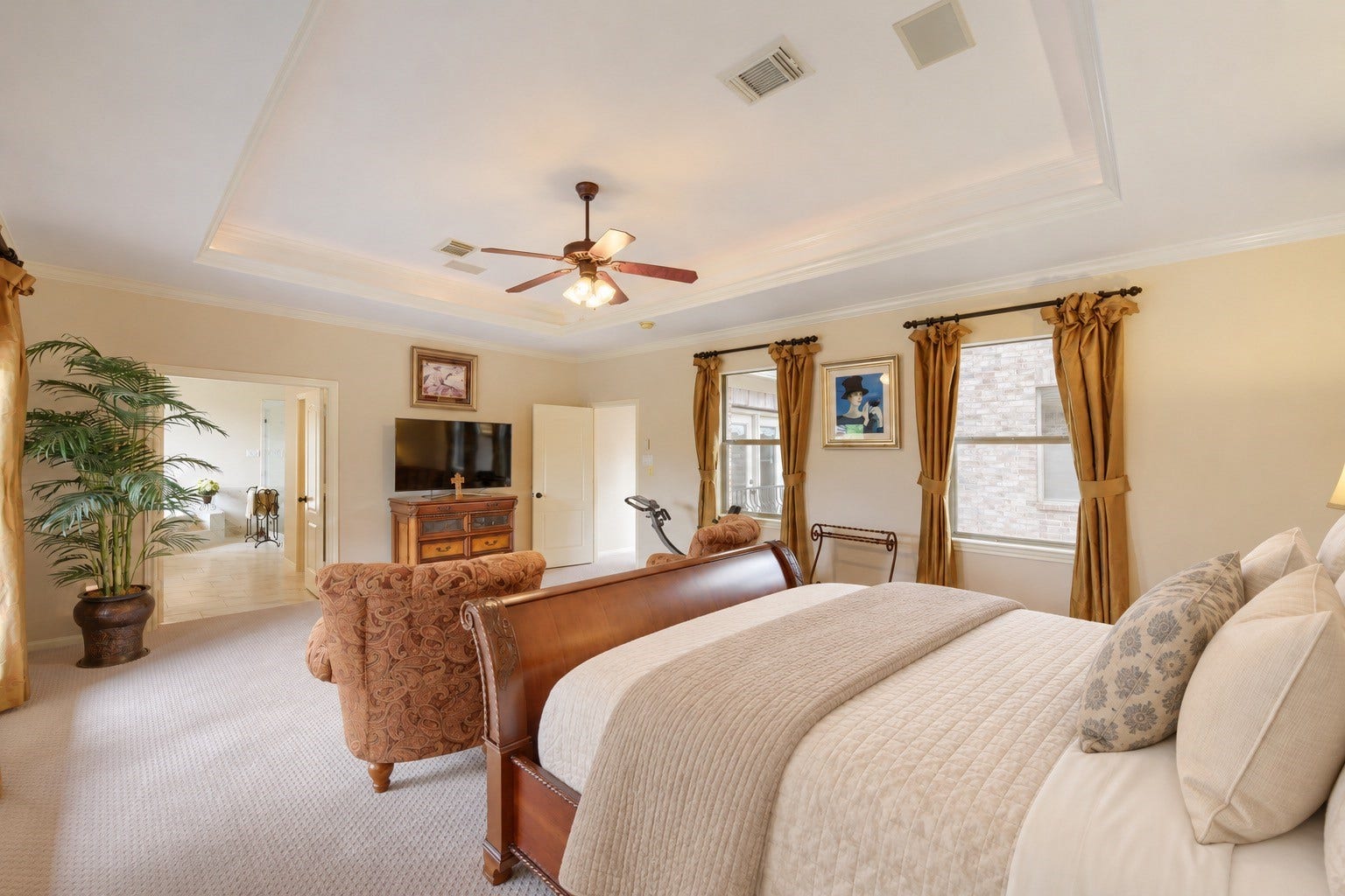 14 Knights Crossing Drive, The Woodlands, TX 77382 Primary suite