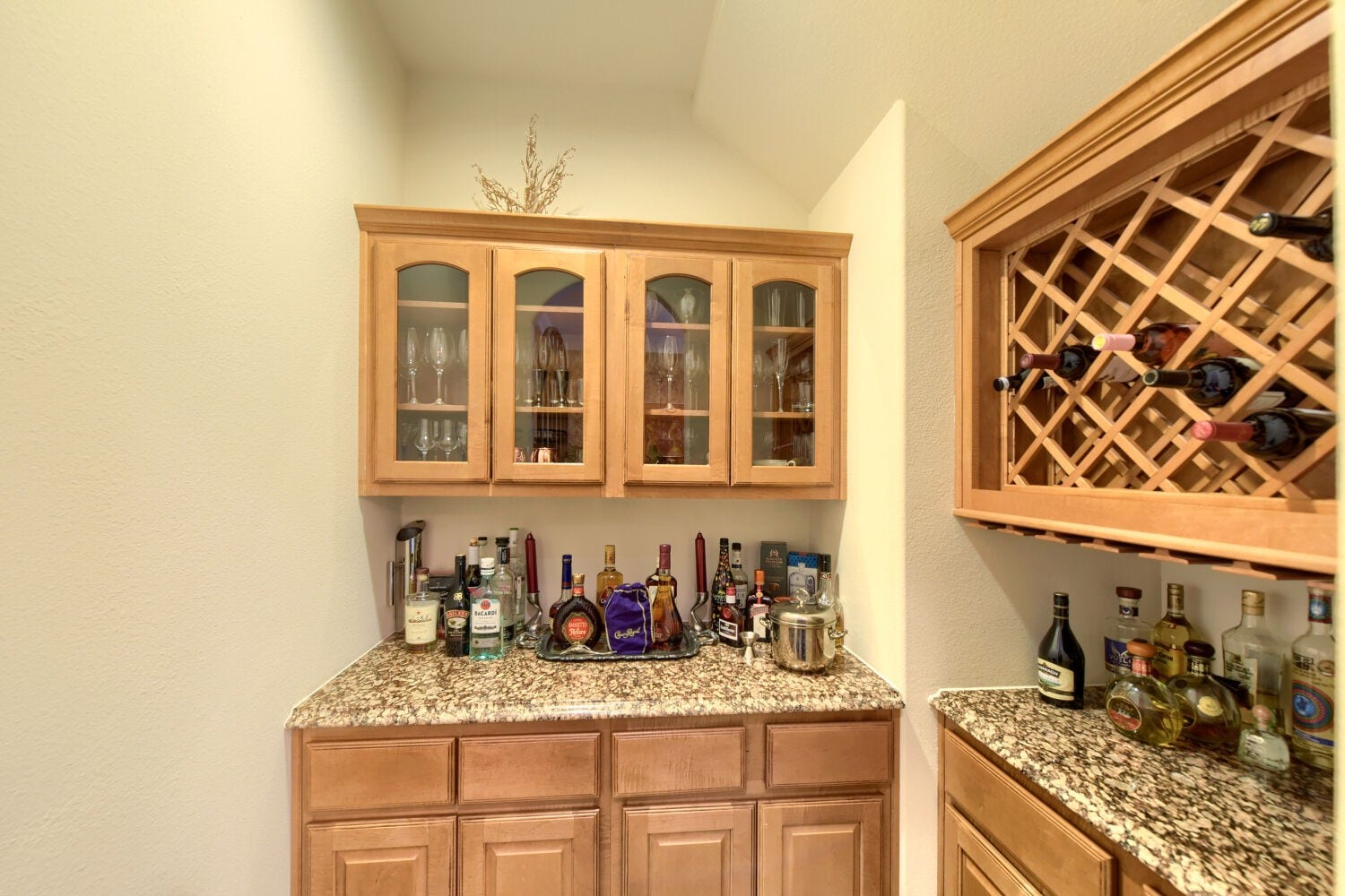 14 Knights Crossing Drive, The Woodlands, TX 77382 Bar