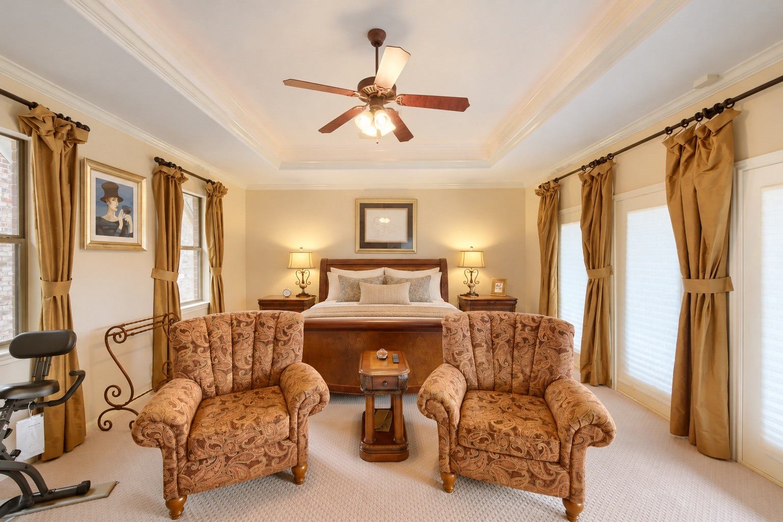 14 Knights Crossing Drive, The Woodlands, TX 77382 Sitting area in Primary suite