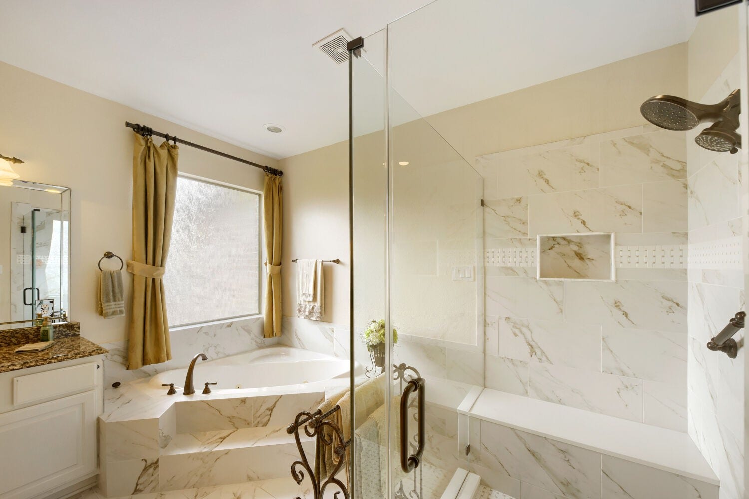 14 Knights Crossing Drive, The Woodlands, TX 77382 Renovated shower and floors