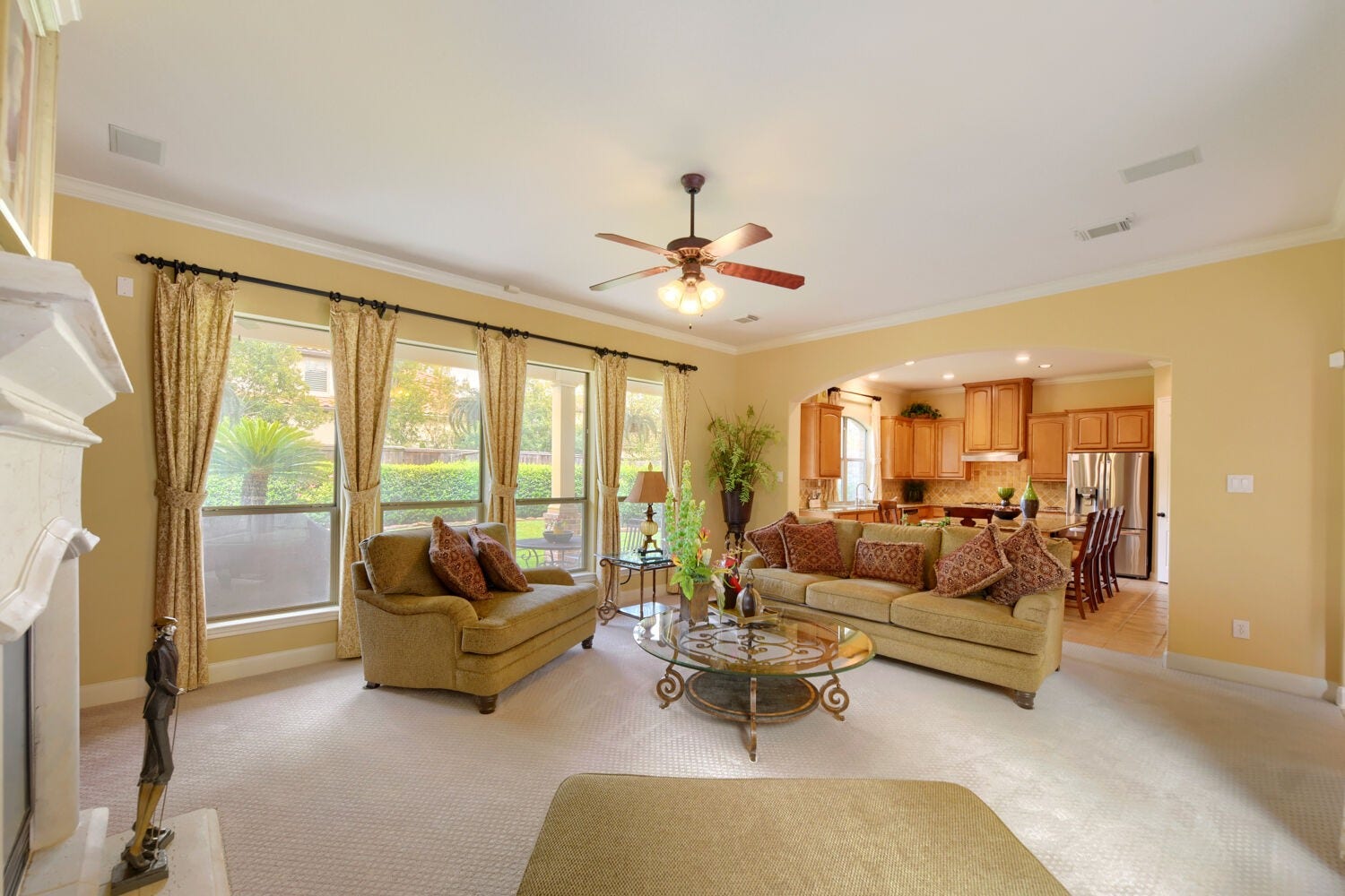 14 Knights Crossing Drive, The Woodlands, TX 77382 Another view of the living room,kitchen in the back