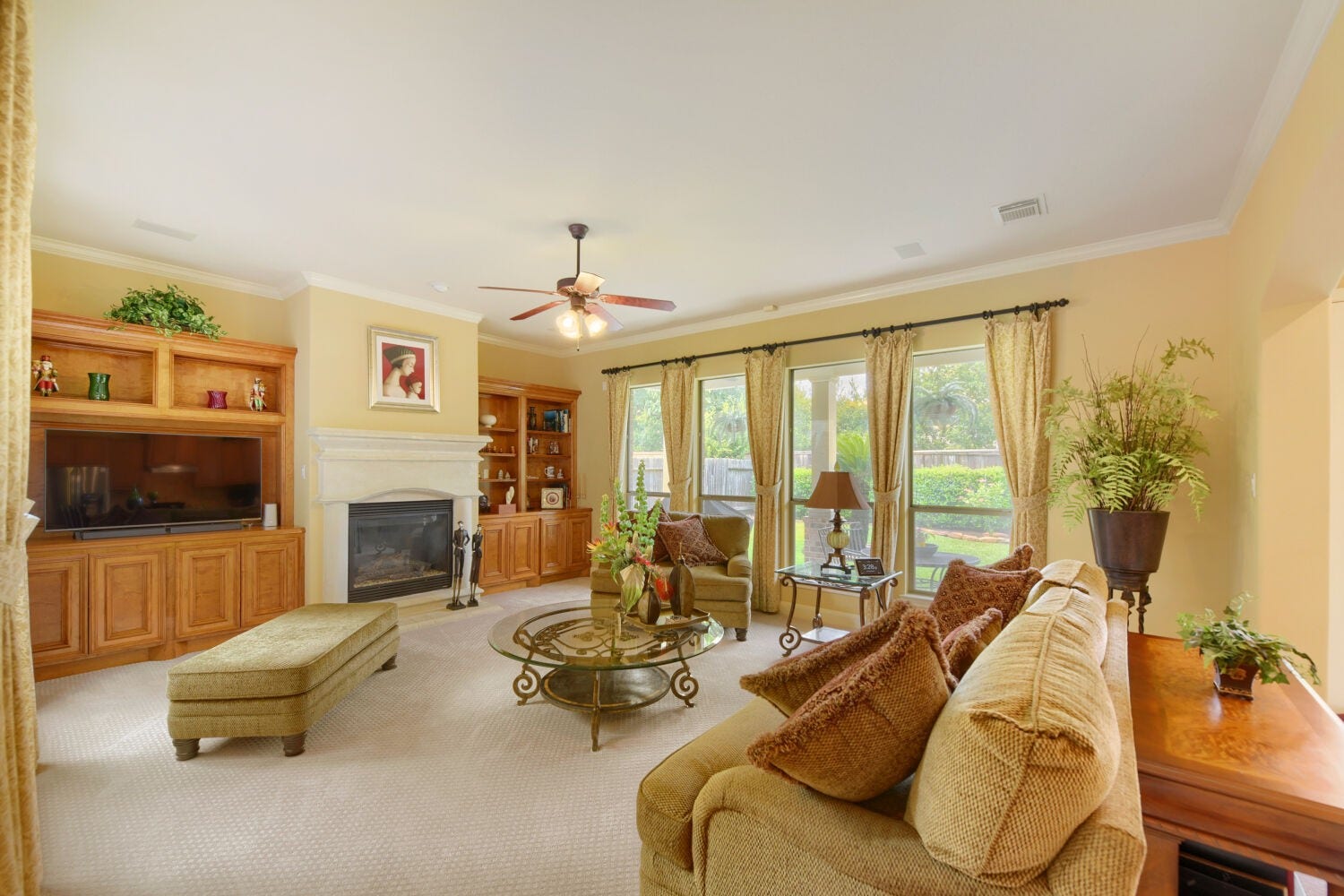 14 Knights Crossing Drive, The Woodlands, TX 77382 Living Room