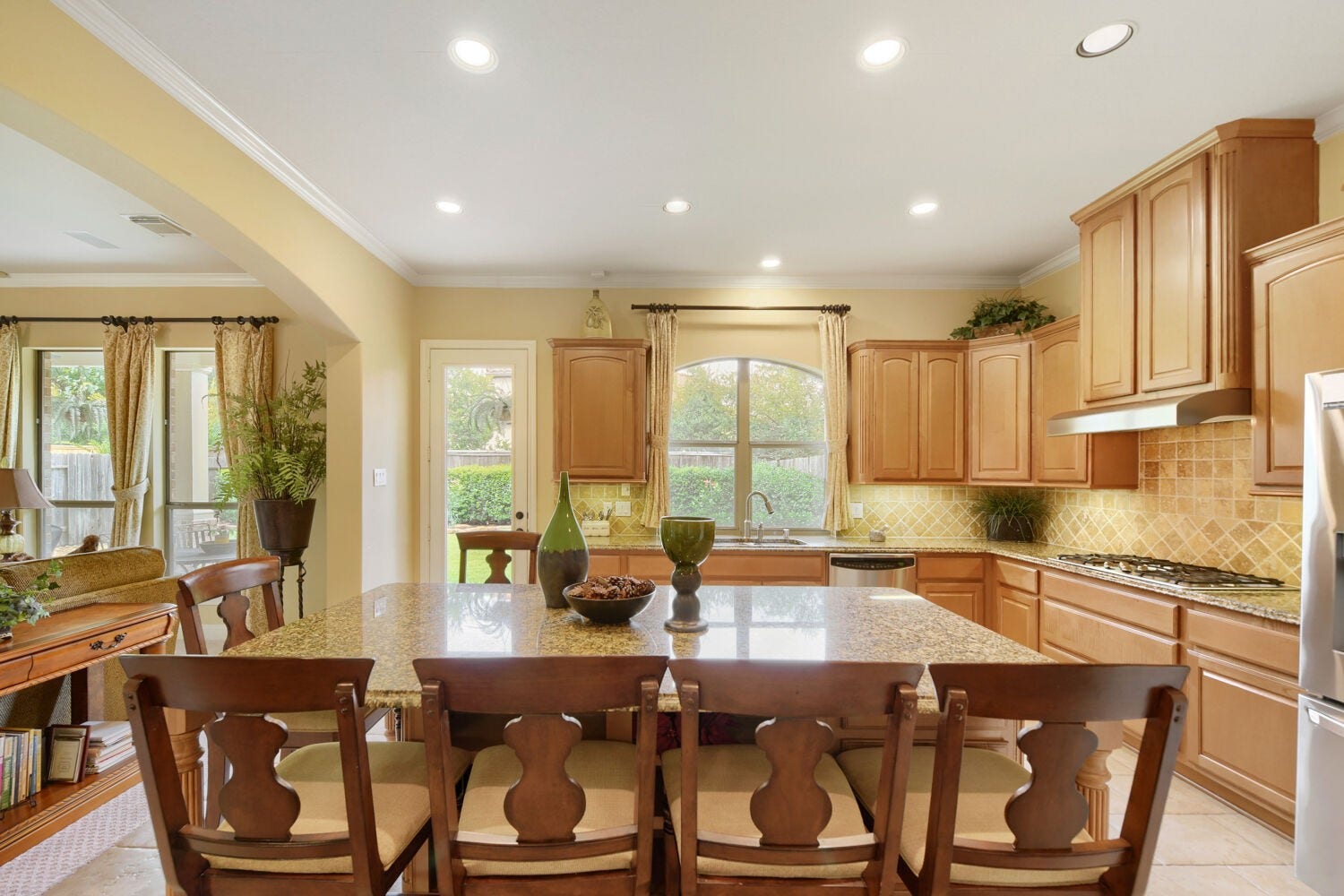 14 Knights Crossing Drive, The Woodlands, TX 77382 Breakfast area