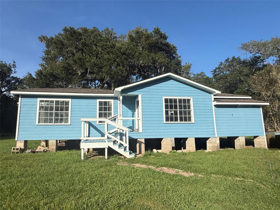Property photo for 292 Manila Drive, Angleton, TX