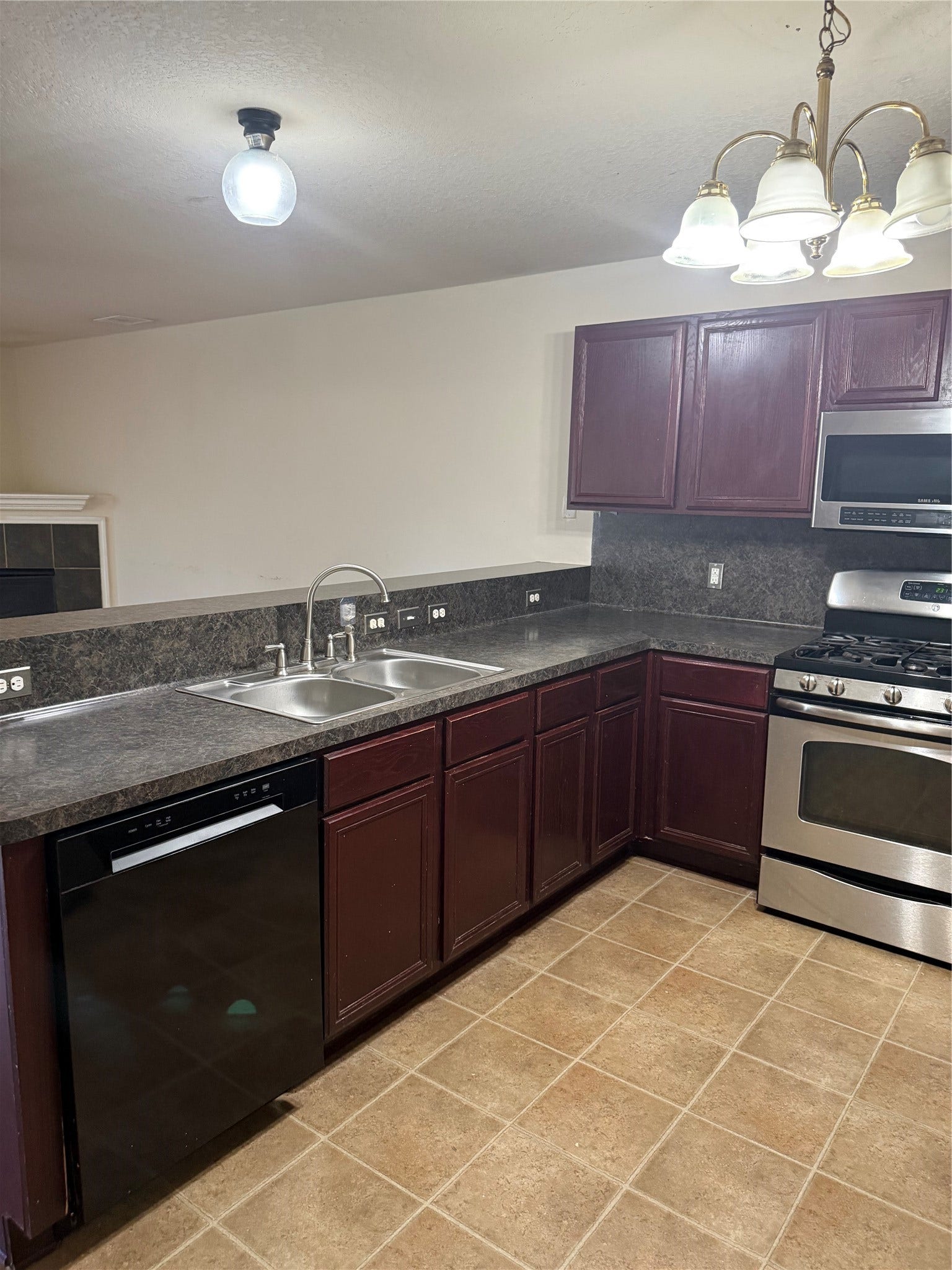 1330 Reedpoint Drive, Houston, TX 77090 1330 Reedpoint Drive, Houston, TX 77090