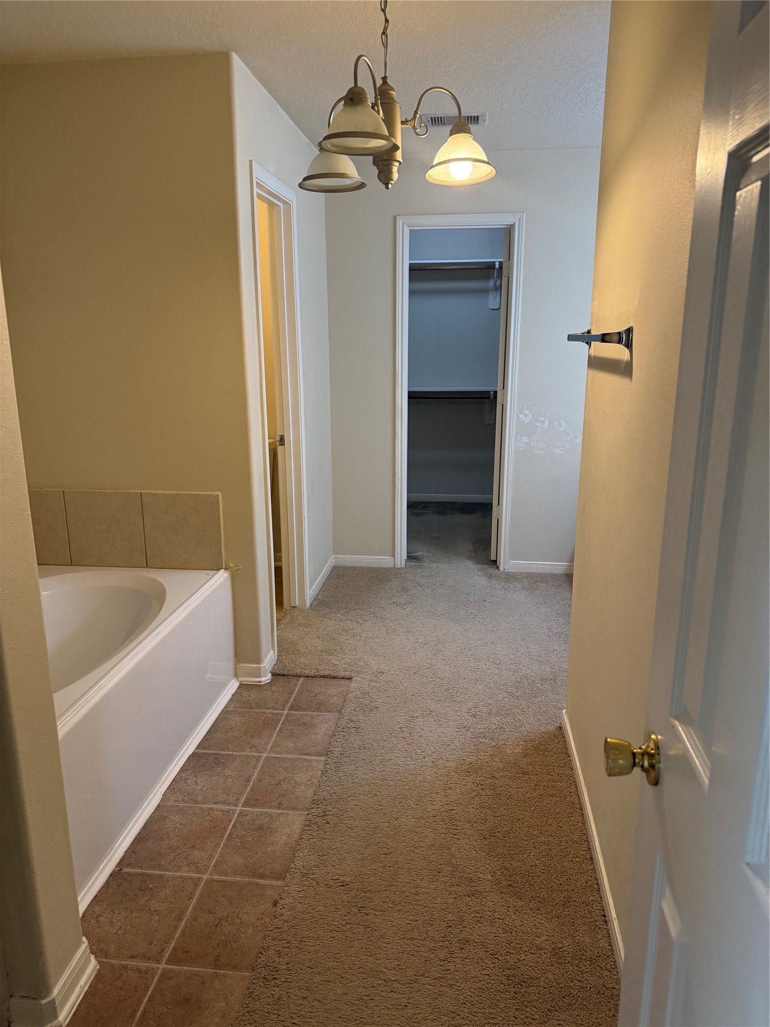 1330 Reedpoint Drive, Houston, TX 77090 Primary Bathroom