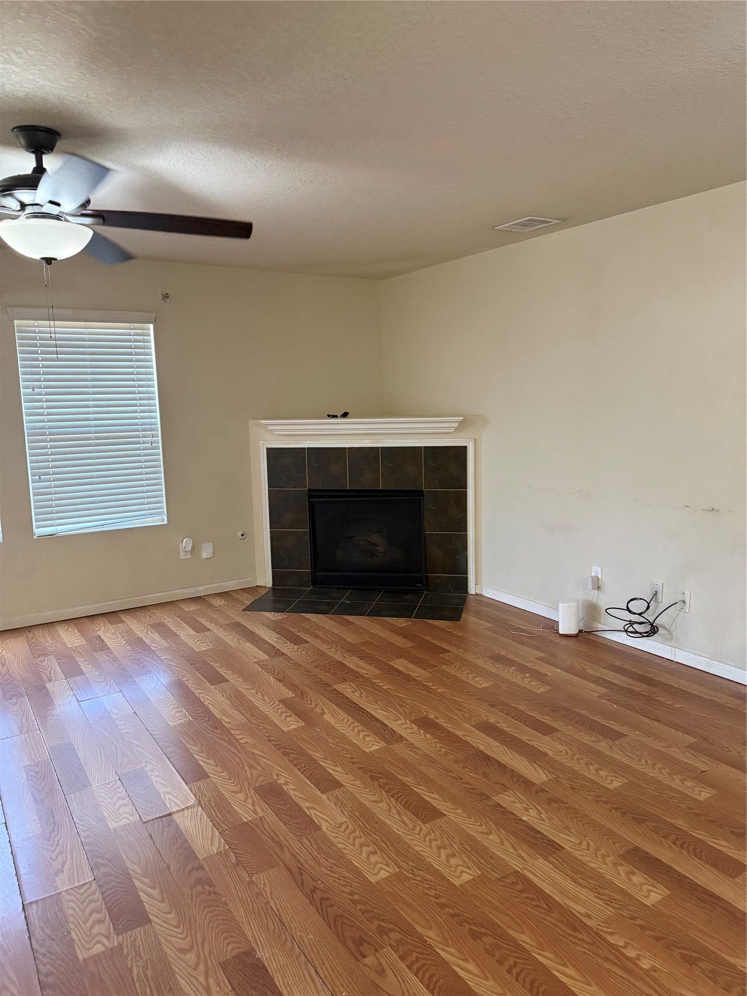 1330 Reedpoint Drive, Houston, TX 77090 Living Room