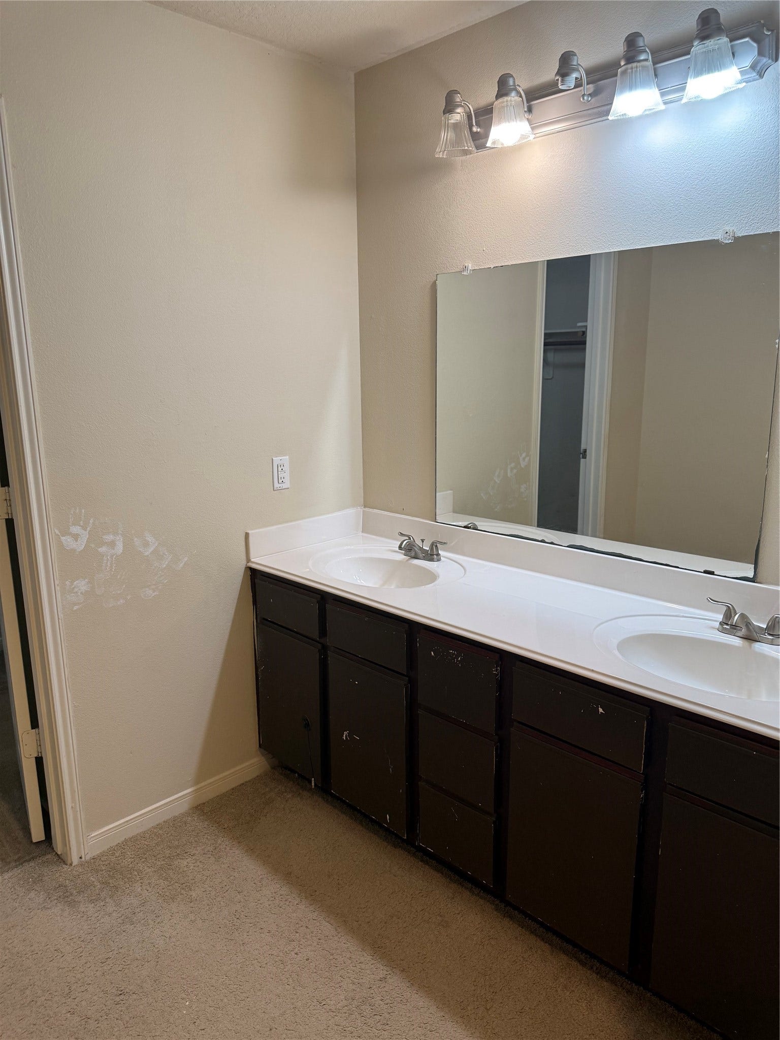 1330 Reedpoint Drive, Houston, TX 77090 Primary bathroom