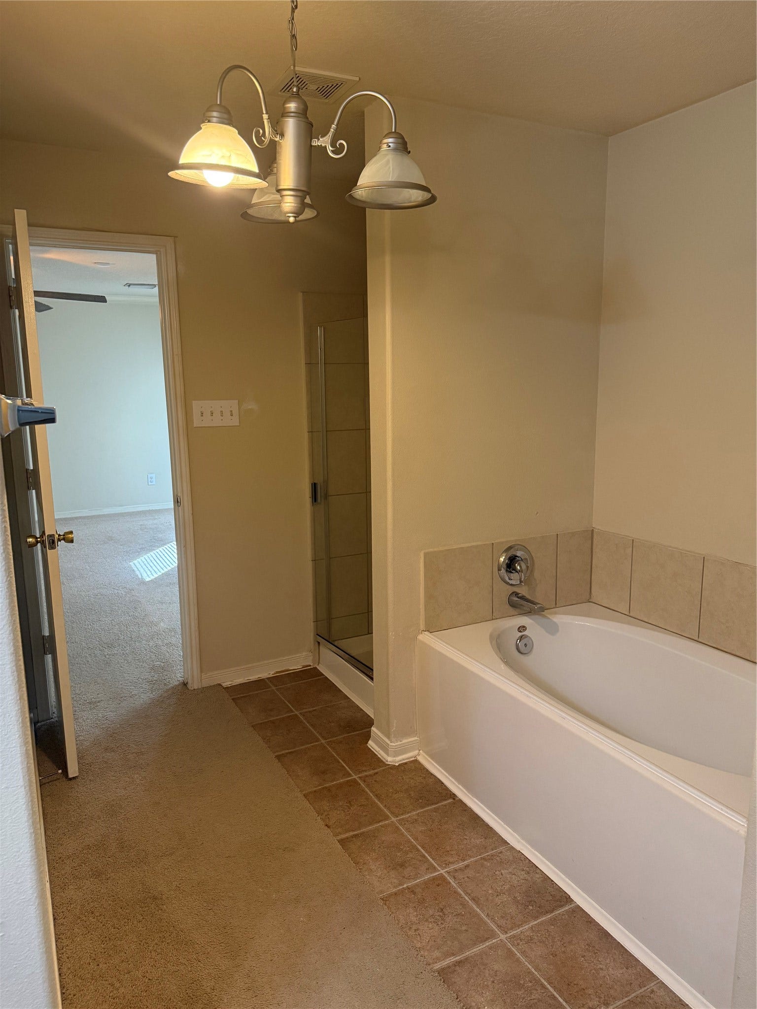 1330 Reedpoint Drive, Houston, TX 77090 Primary Bathroom