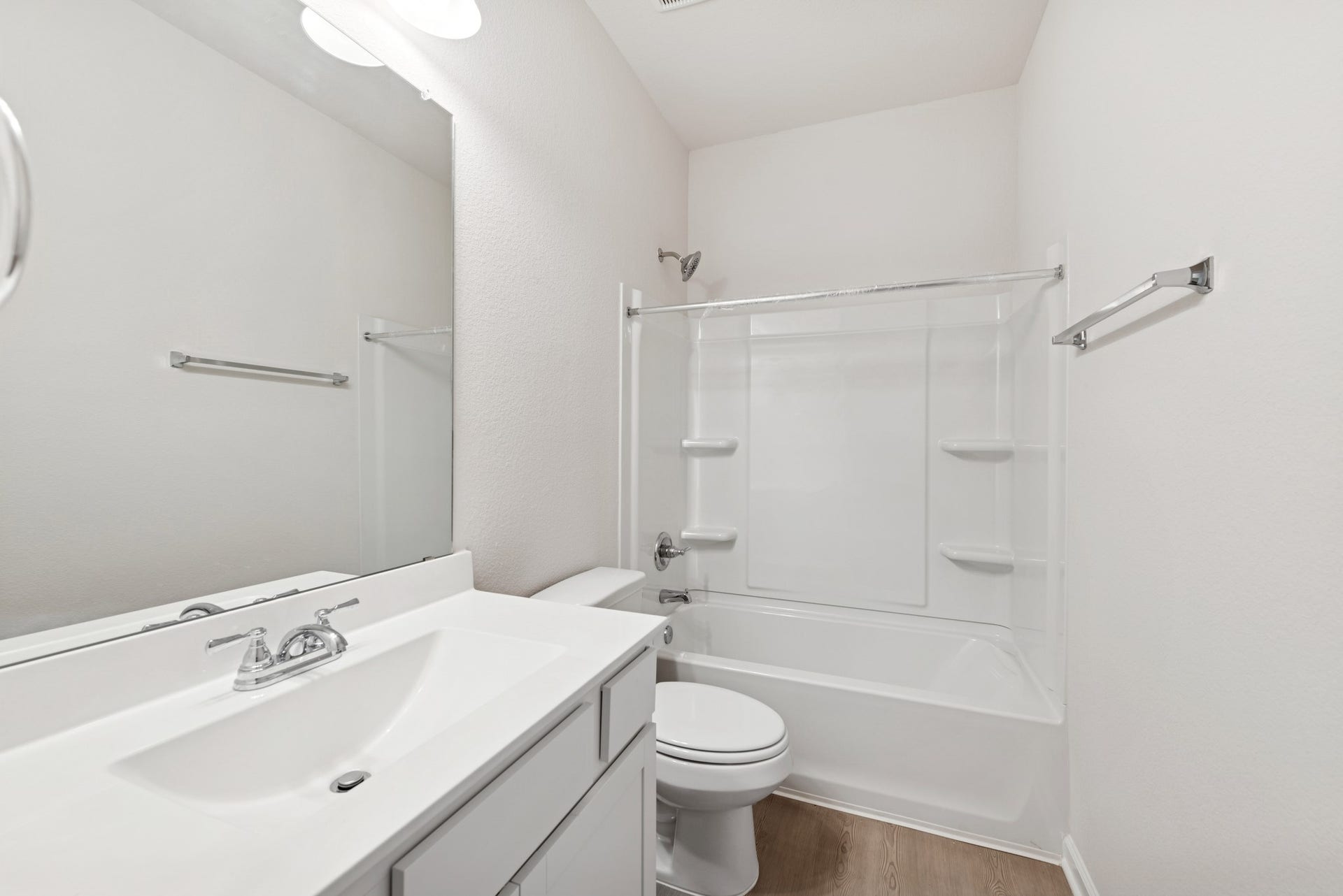 19111 Malatya Court, Montgomery, TX 77316 The Cardinal II- Hall Bath 2. Photos of home shown are for illustration only; actual features, colors, and upgrades may vary.