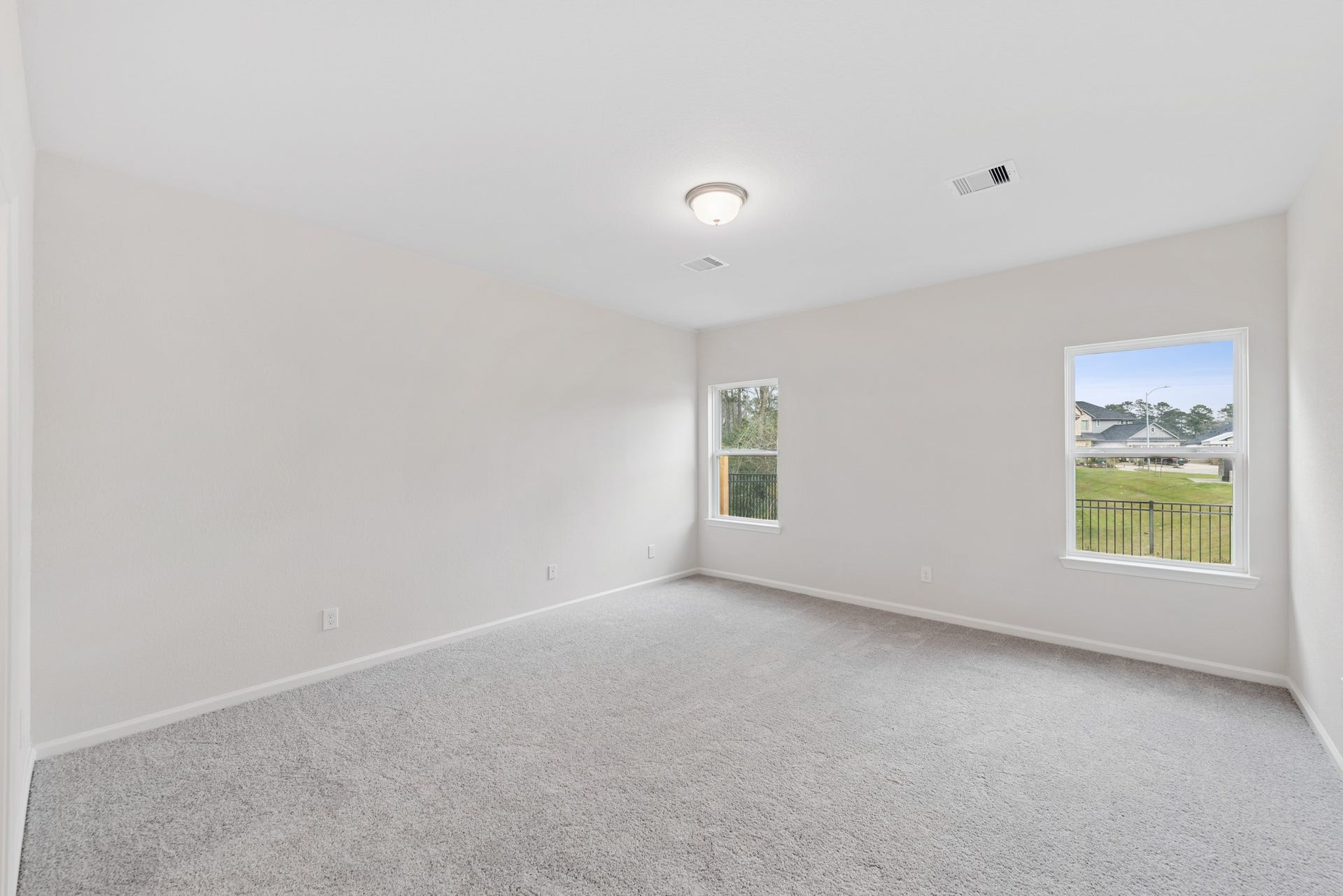 19111 Malatya Court, Montgomery, TX 77316 The Cardinal II- Primary Suite. Photos of home shown are for illustration only; actual features, colors, and upgrades may vary.