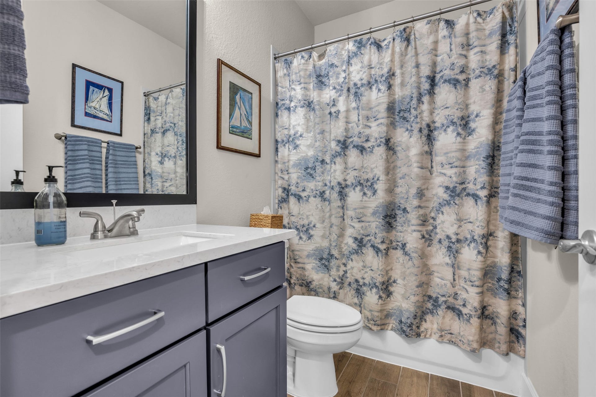 14858 Whistling Duck Lane, Magnolia, TX 77354 Full bathroom off the hallway