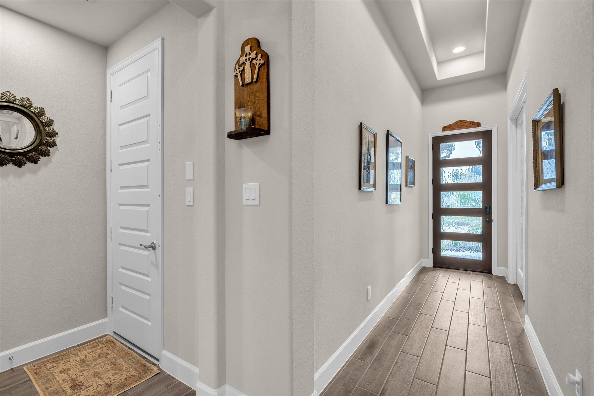 14858 Whistling Duck Lane, Magnolia, TX 77354 The striking front entry with tray ceiling and impressive glass and wood front door.