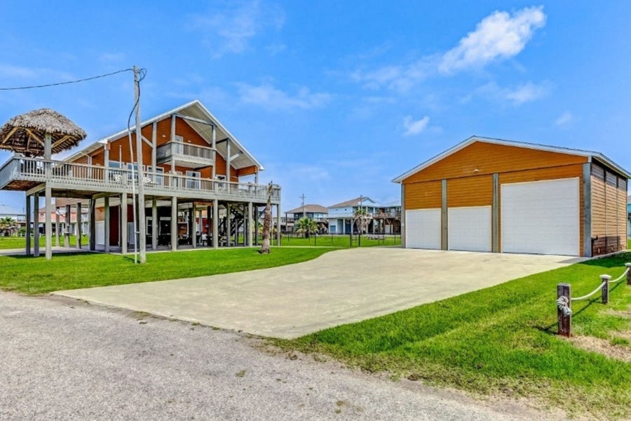 Property photo for 950 Seadrift Drive, Crystal Beach, TX
