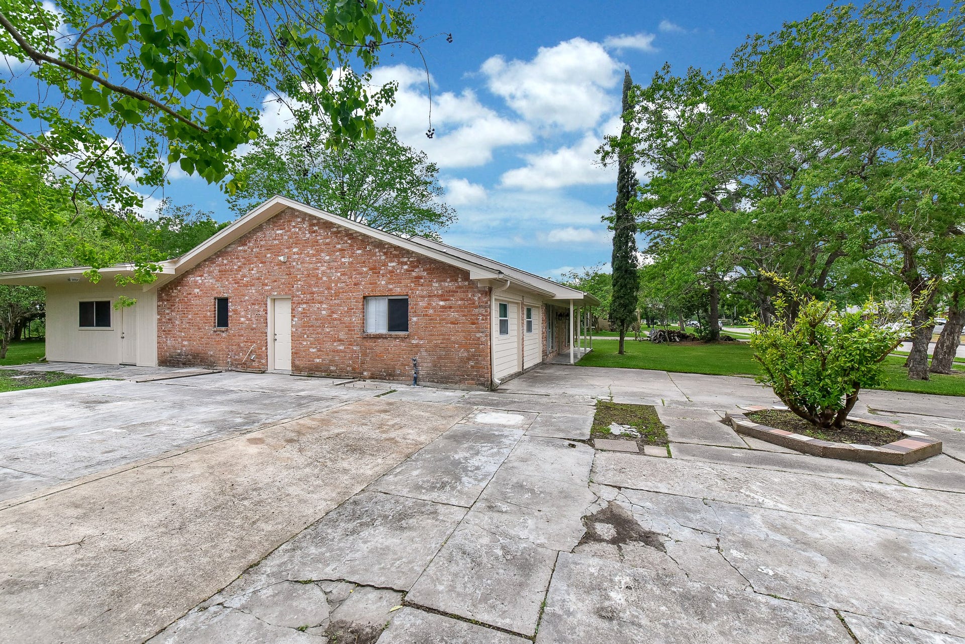 18610 Anne Drive, Webster, TX 77058 18610 Anne Drive, Webster, TX 77058