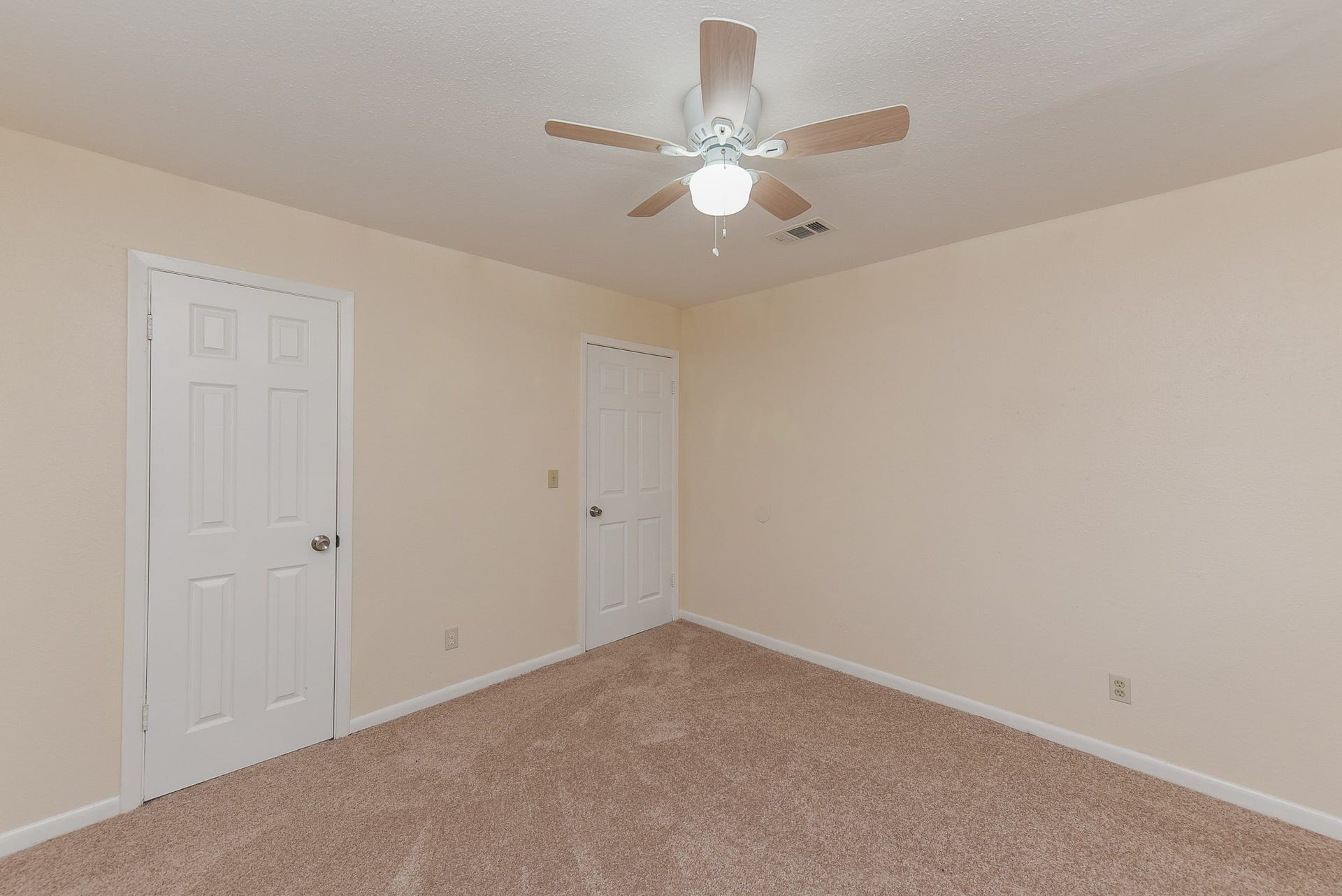 18610 Anne Drive, Webster, TX 77058 18610 Anne Drive, Webster, TX 77058