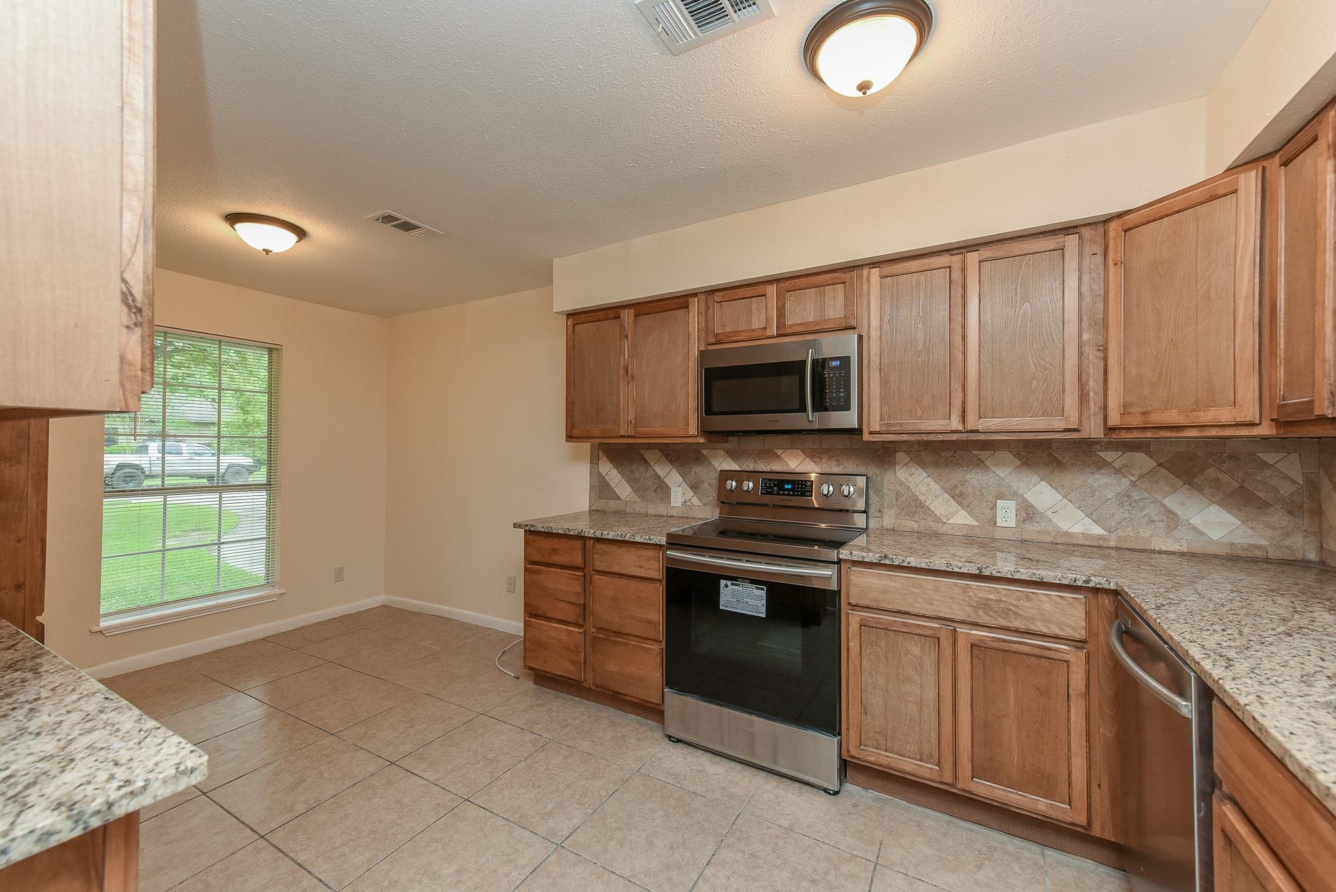 18610 Anne Drive, Webster, TX 77058 18610 Anne Drive, Webster, TX 77058