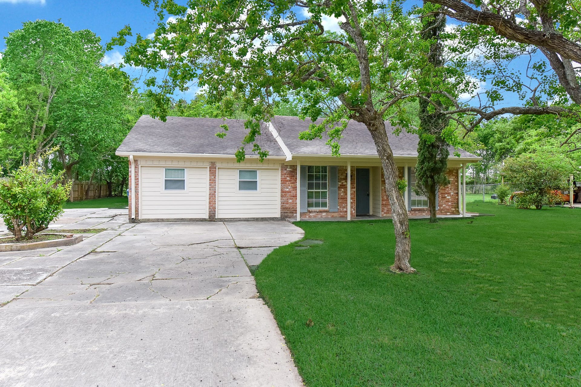 18610 Anne Drive, Webster, TX 77058 18610 Anne Drive, Webster, TX 77058