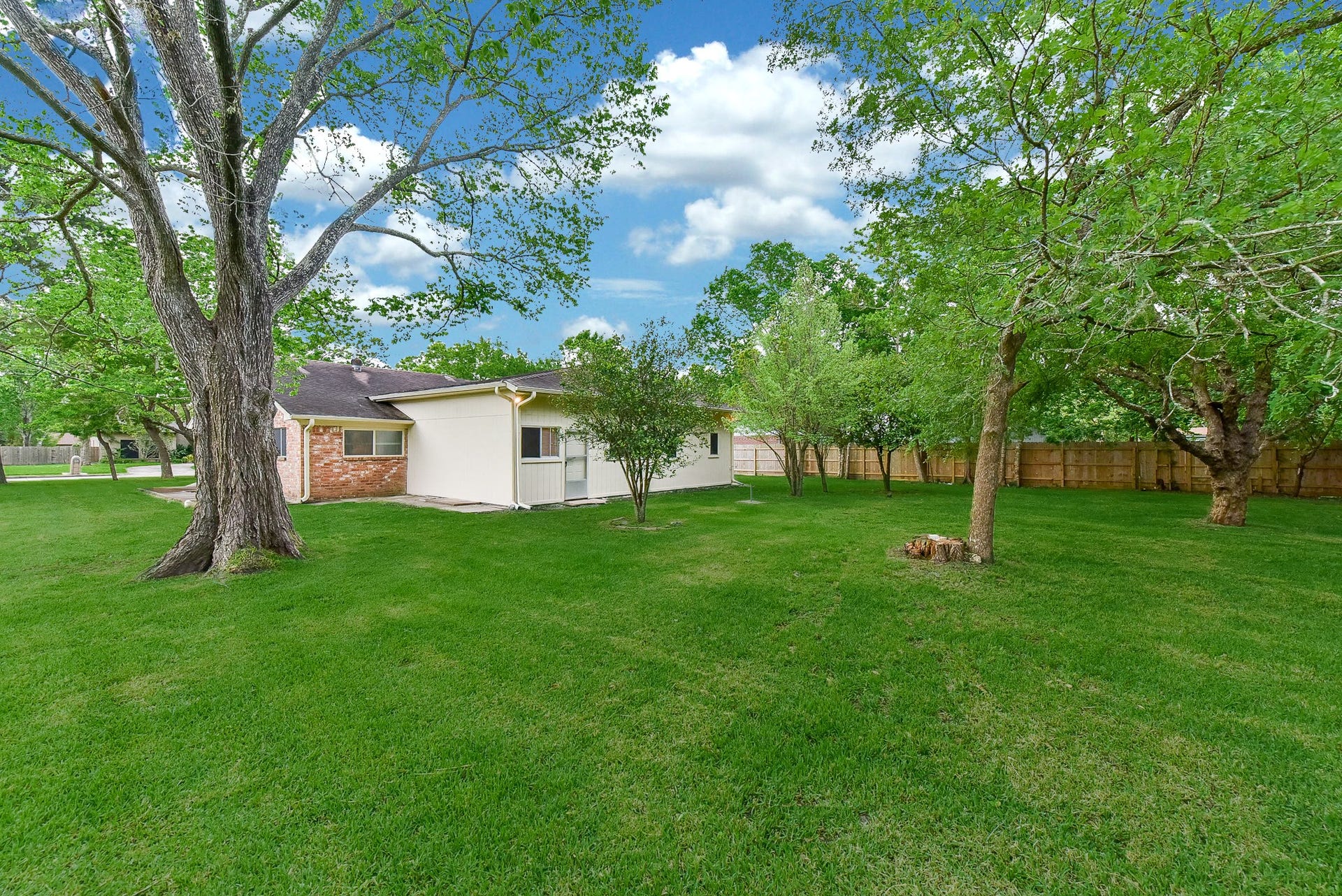 18610 Anne Drive, Webster, TX 77058 18610 Anne Drive, Webster, TX 77058