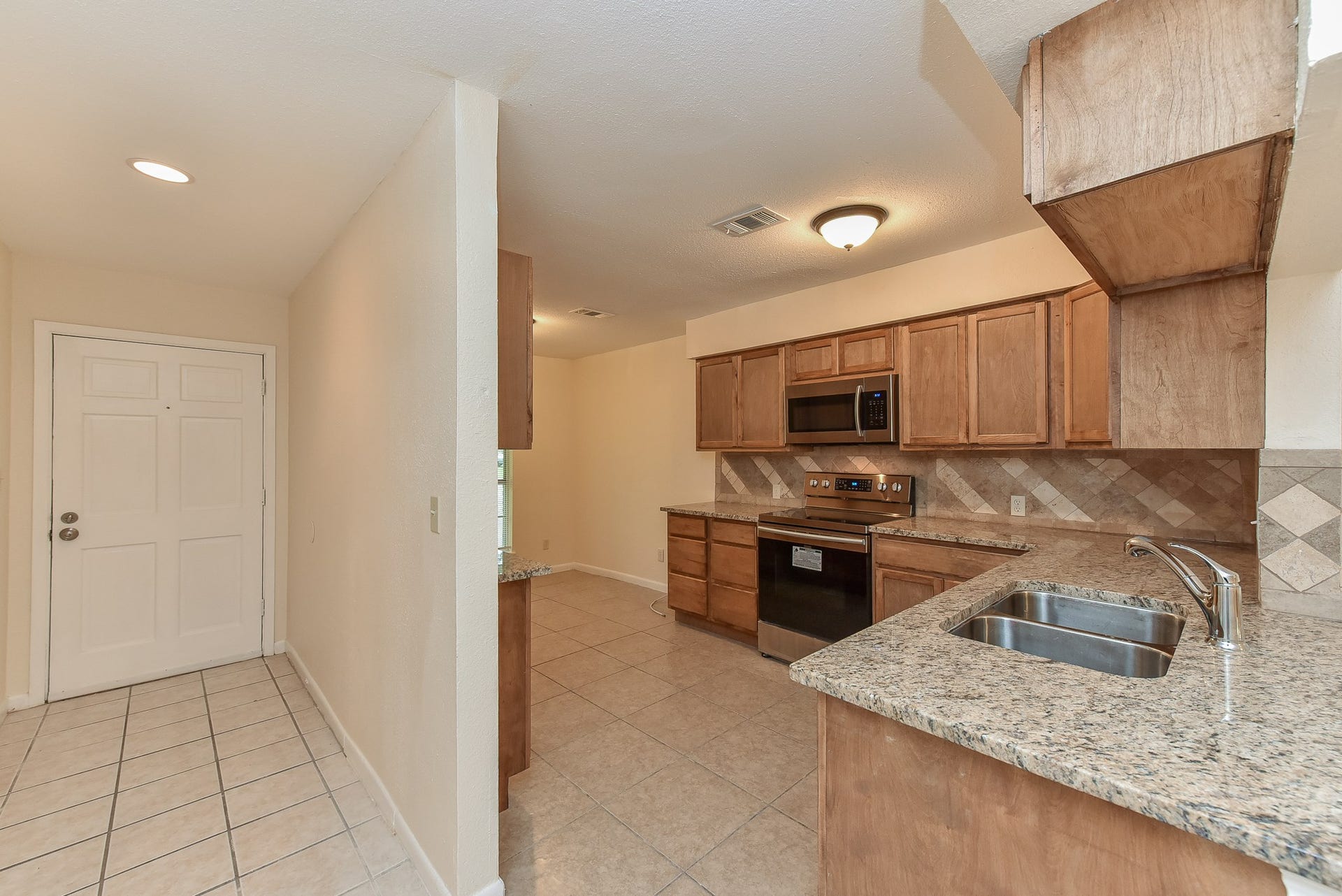 18610 Anne Drive, Webster, TX 77058 18610 Anne Drive, Webster, TX 77058