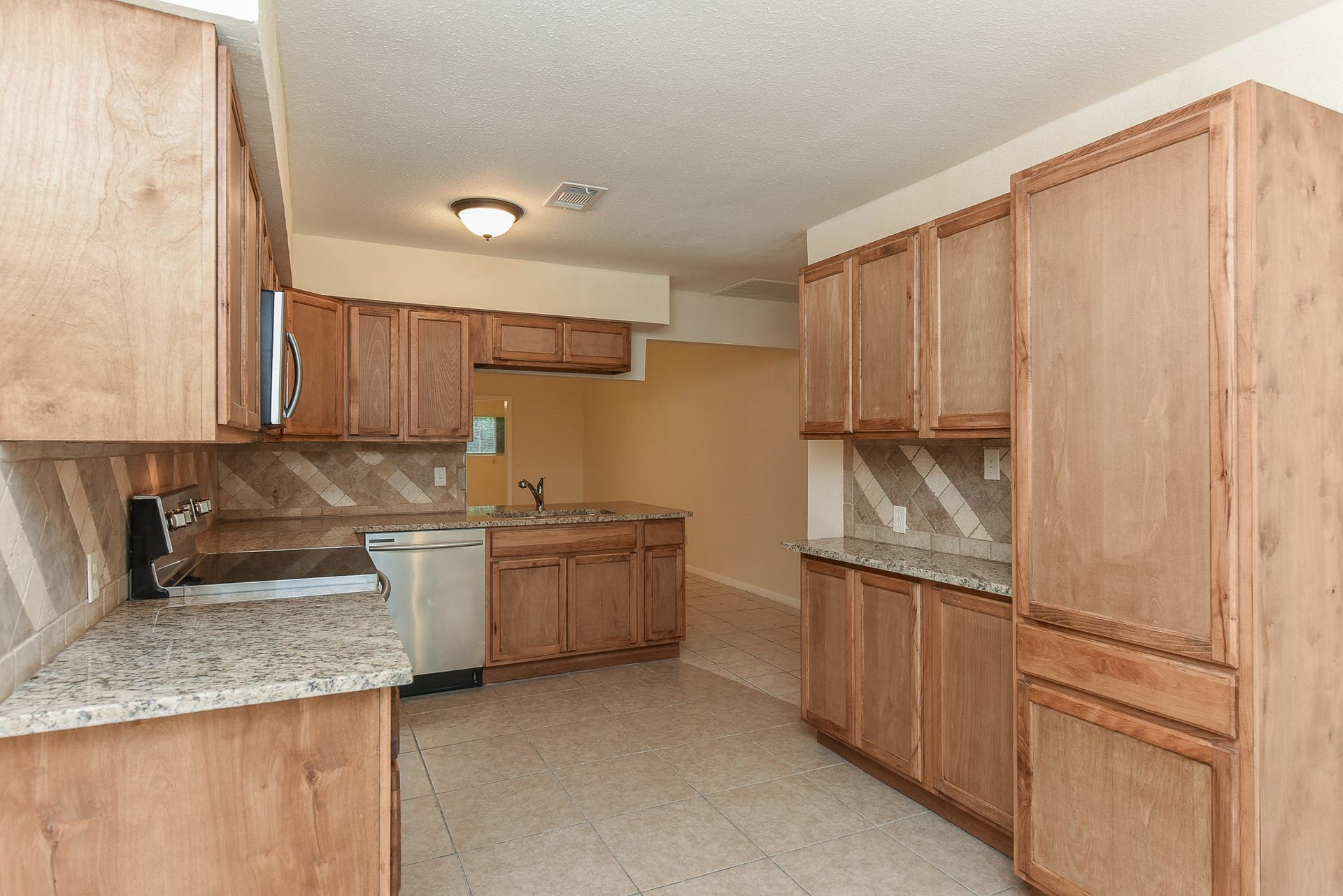 18610 Anne Drive, Webster, TX 77058 18610 Anne Drive, Webster, TX 77058
