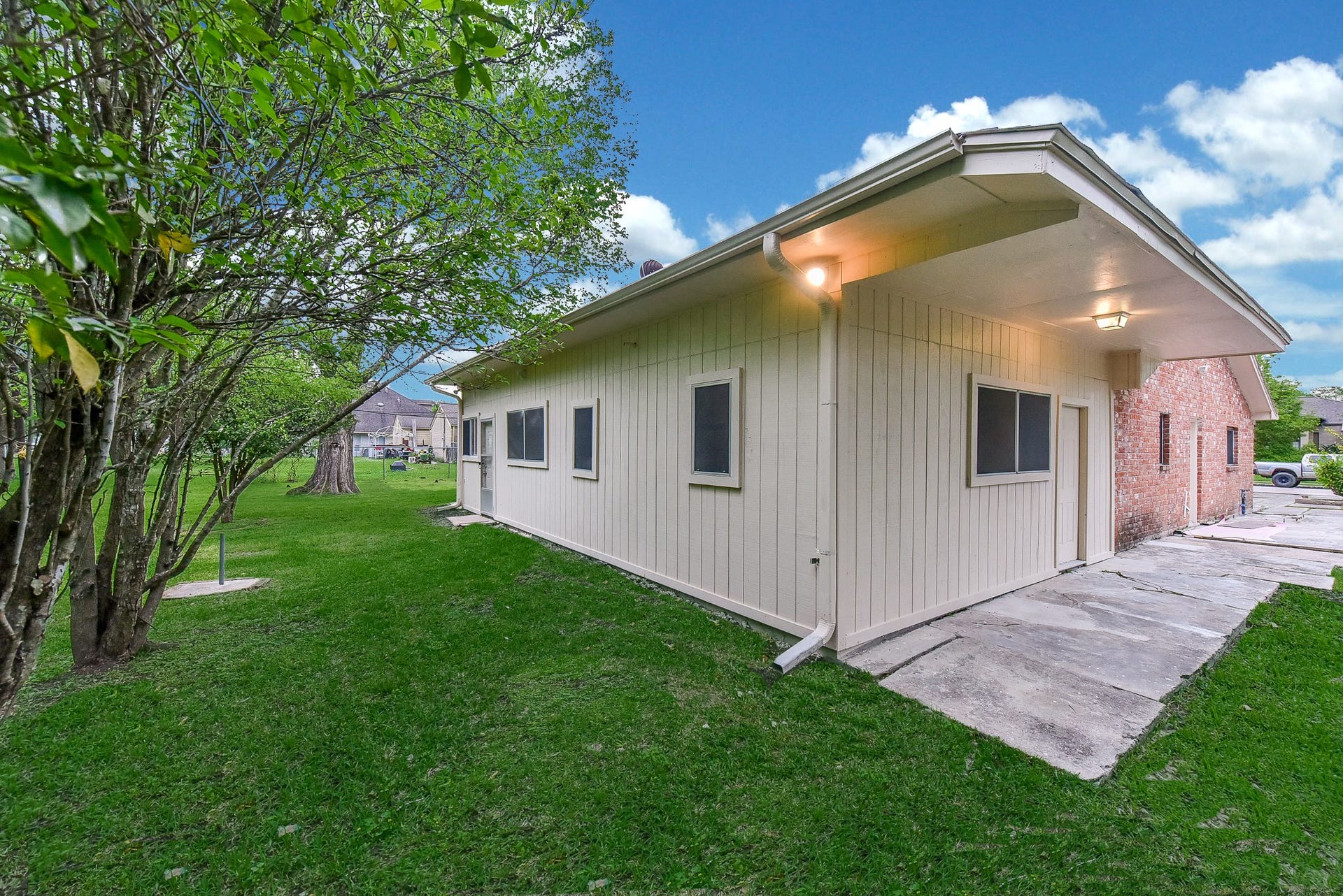 18610 Anne Drive, Webster, TX 77058 18610 Anne Drive, Webster, TX 77058