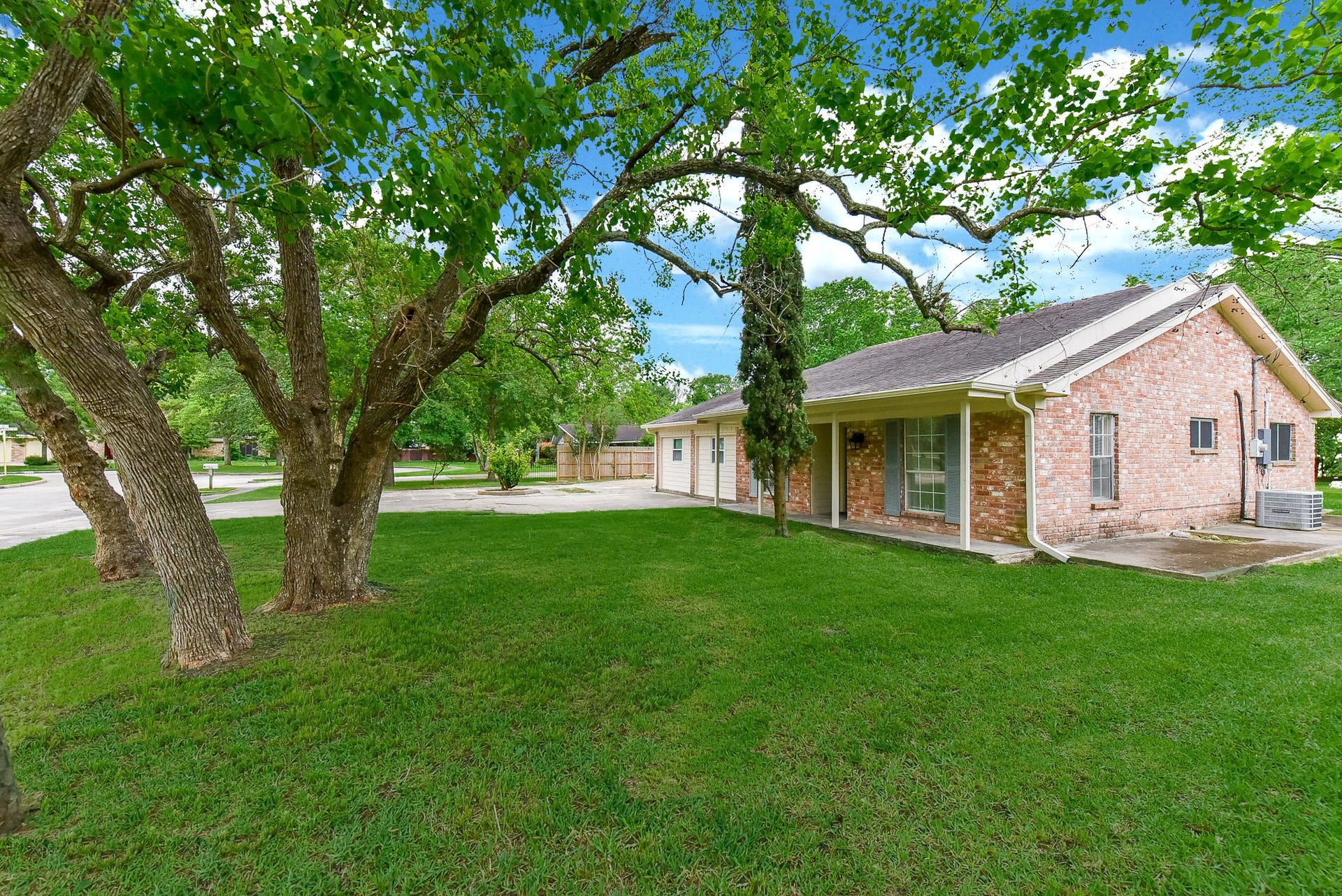 18610 Anne Drive, Webster, TX 77058 18610 Anne Drive, Webster, TX 77058