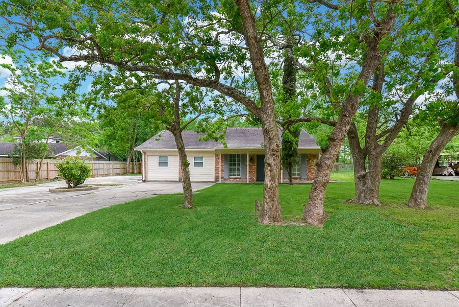 Property photo for 18610 Anne Drive, Webster, TX