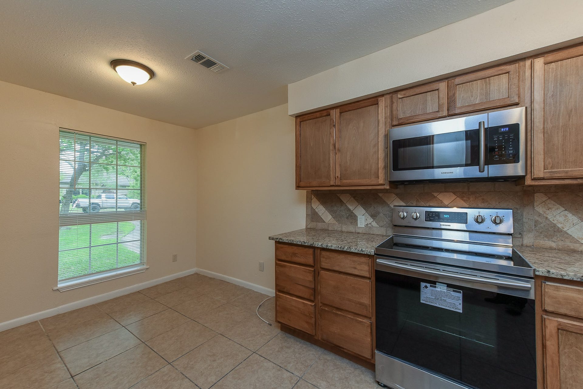 18610 Anne Drive, Webster, TX 77058 18610 Anne Drive, Webster, TX 77058