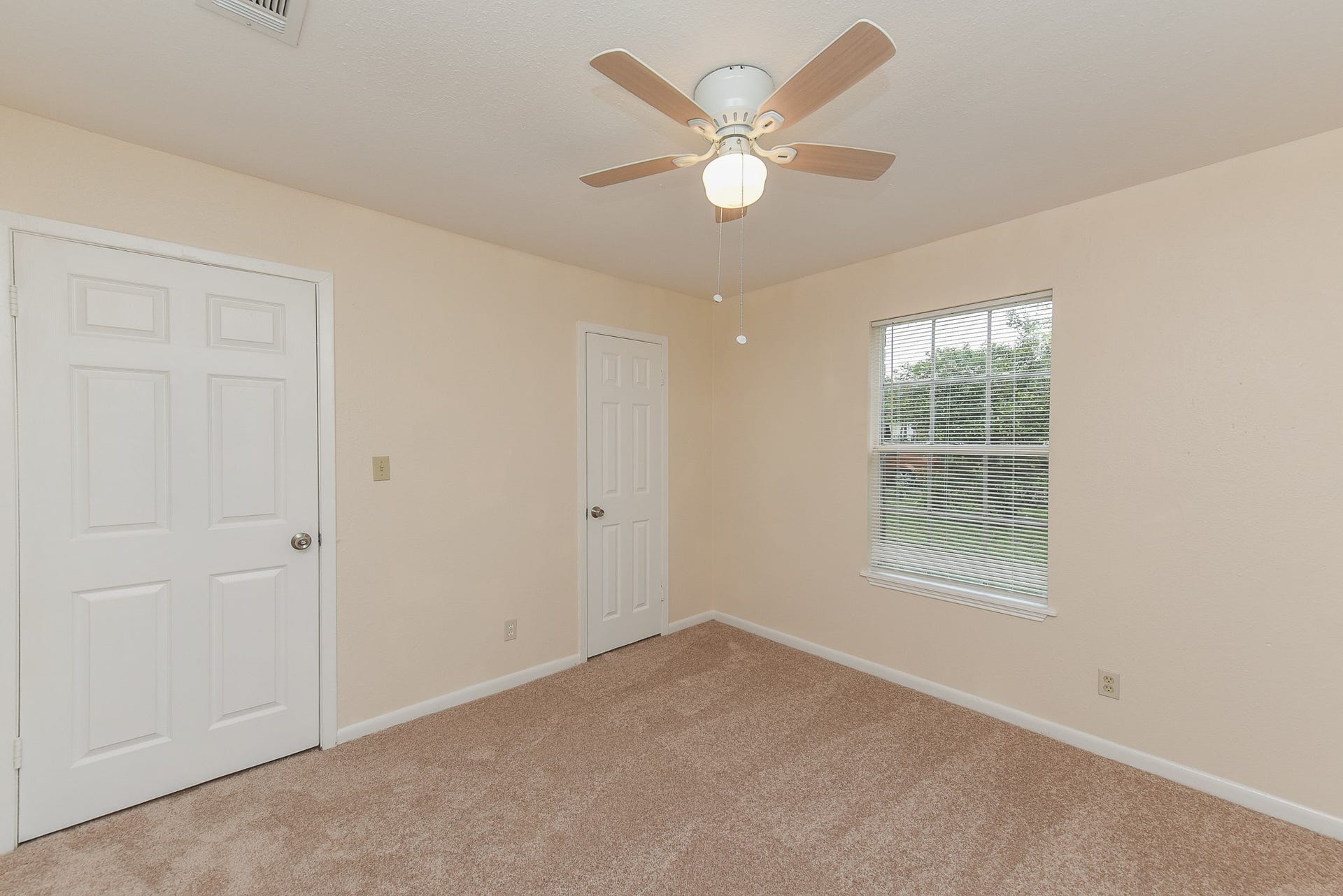 18610 Anne Drive, Webster, TX 77058 18610 Anne Drive, Webster, TX 77058