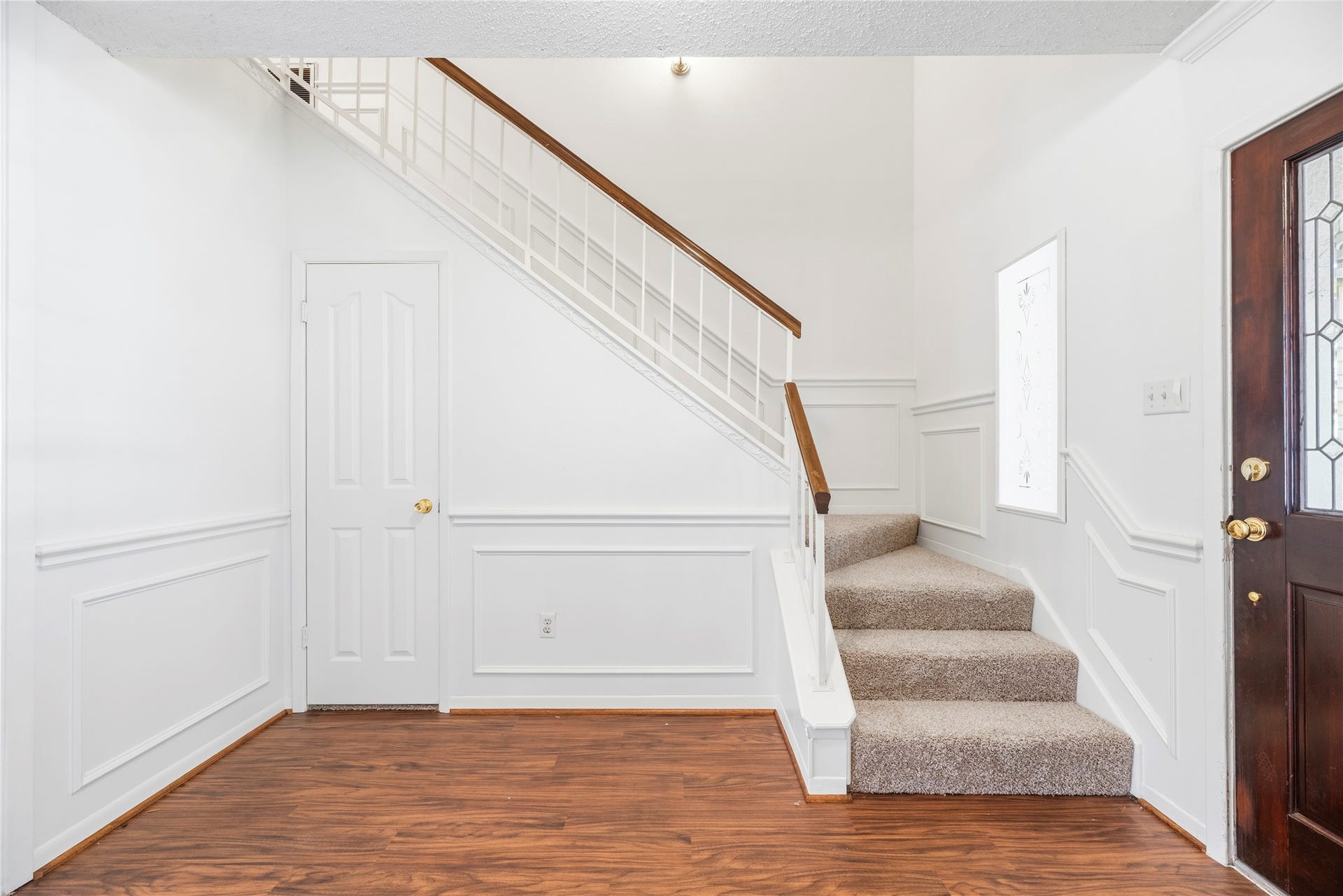 3906 Green Fields Drive, Sugar Land, TX 77479 Welcome home! Fresh paint, brand new carpet, light and bright spaces!