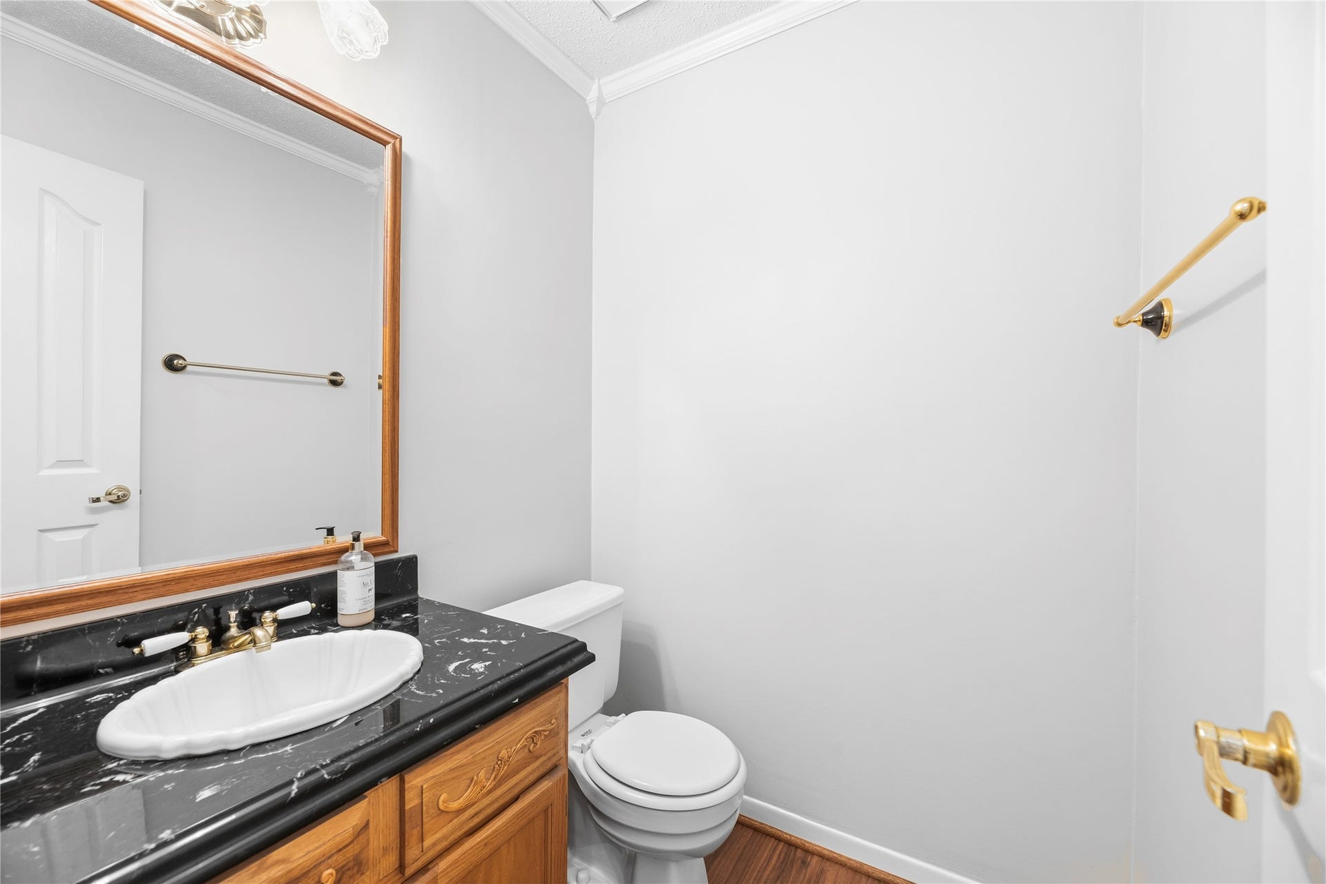 3906 Green Fields Drive, Sugar Land, TX 77479 Half bath located downstairs for guests