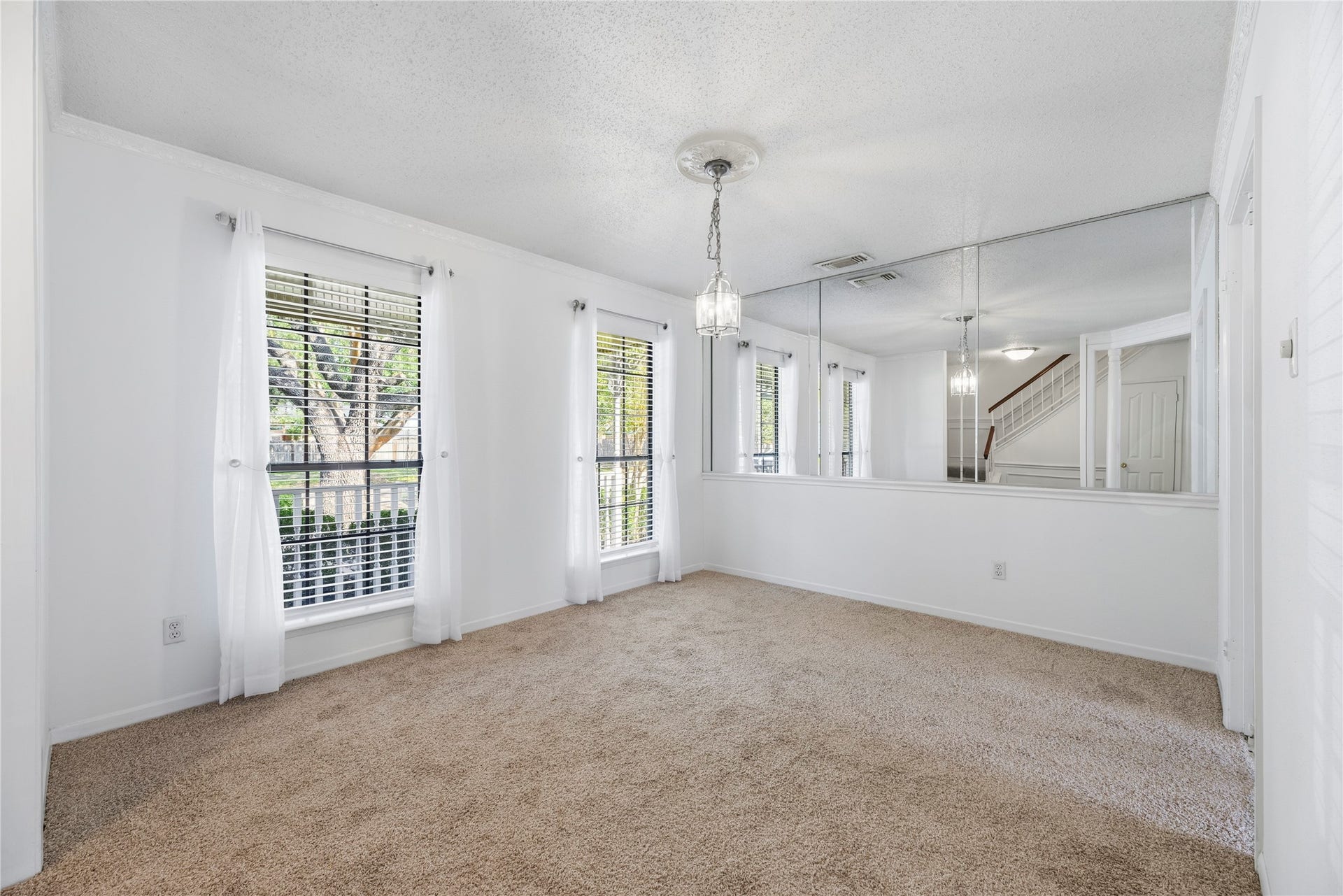 3906 Green Fields Drive, Sugar Land, TX 77479 Formal Dining room or bonus space located at the front of the home, with direct access to the kitchen.