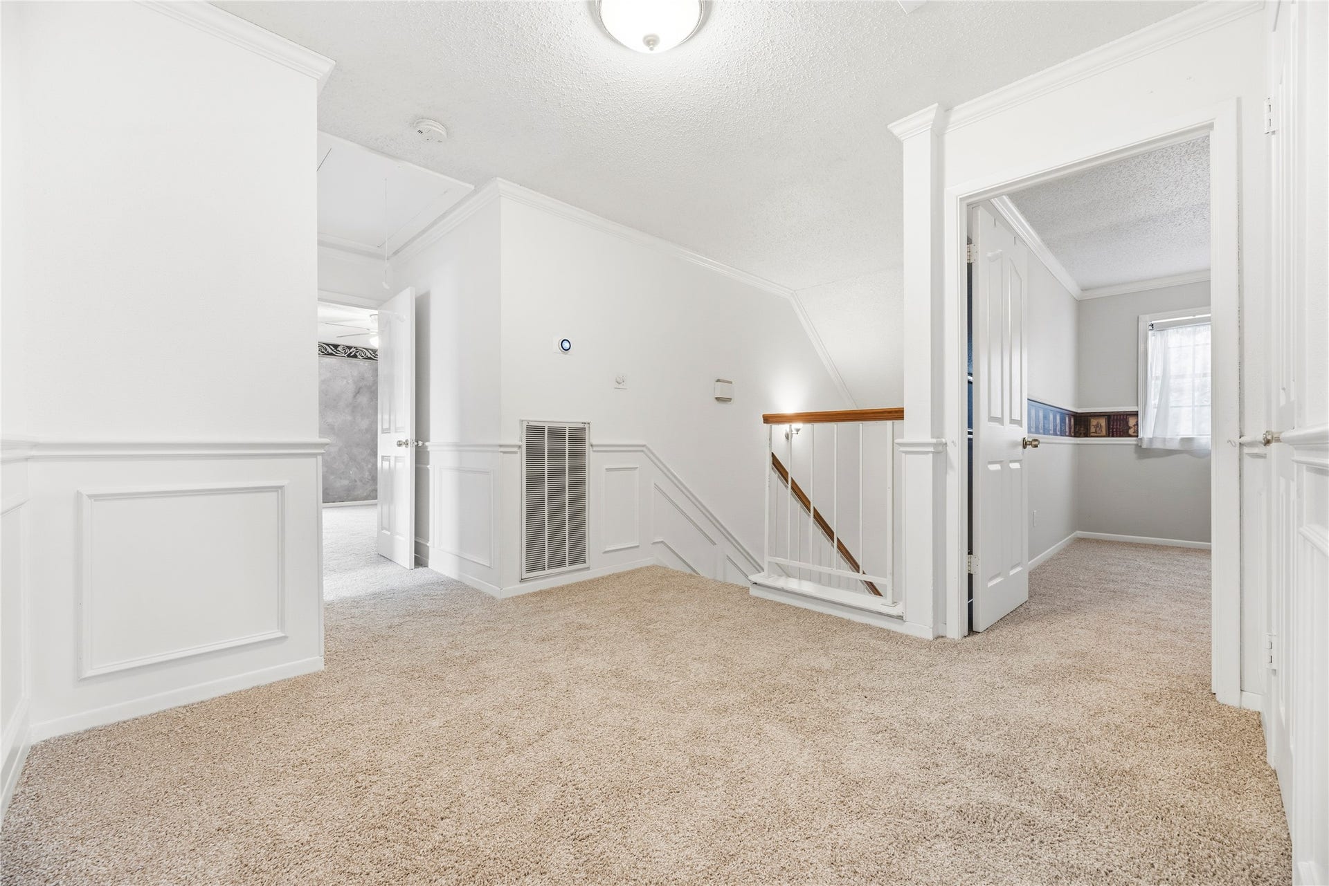 3906 Green Fields Drive, Sugar Land, TX 77479 2nd floor landing which opens to 3 bedrooms, 1 full bathroom and a huge game room!