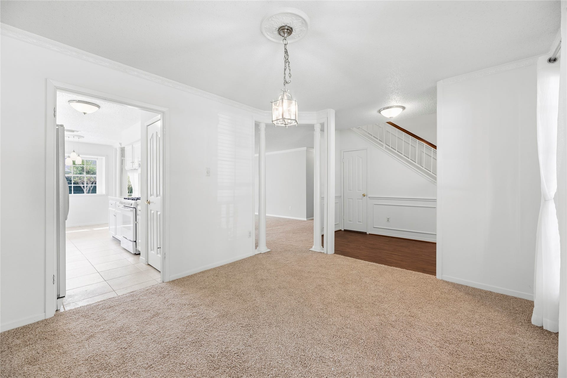 3906 Green Fields Drive, Sugar Land, TX 77479 Formal Dining room or bonus space located at the front of the home, with direct access to the kitchen.