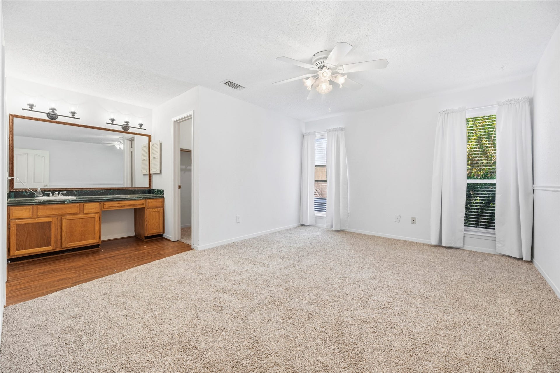 3906 Green Fields Drive, Sugar Land, TX 77479 Primary suite with brand new carpet, fresh paint, and a ton of space!