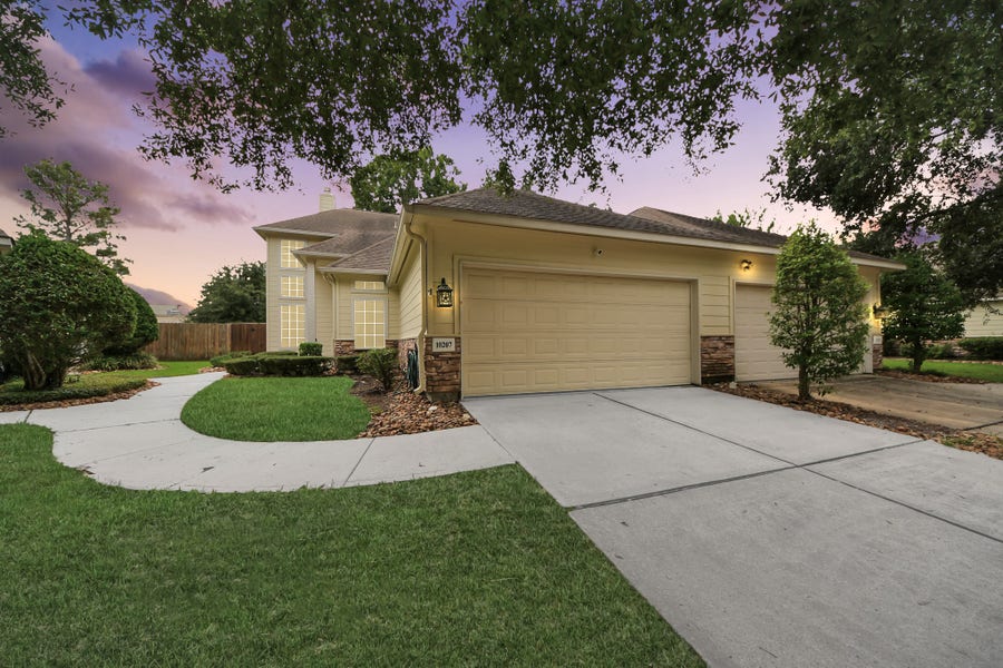 Property photo for 10207 Thornleaf Lane, Houston, TX