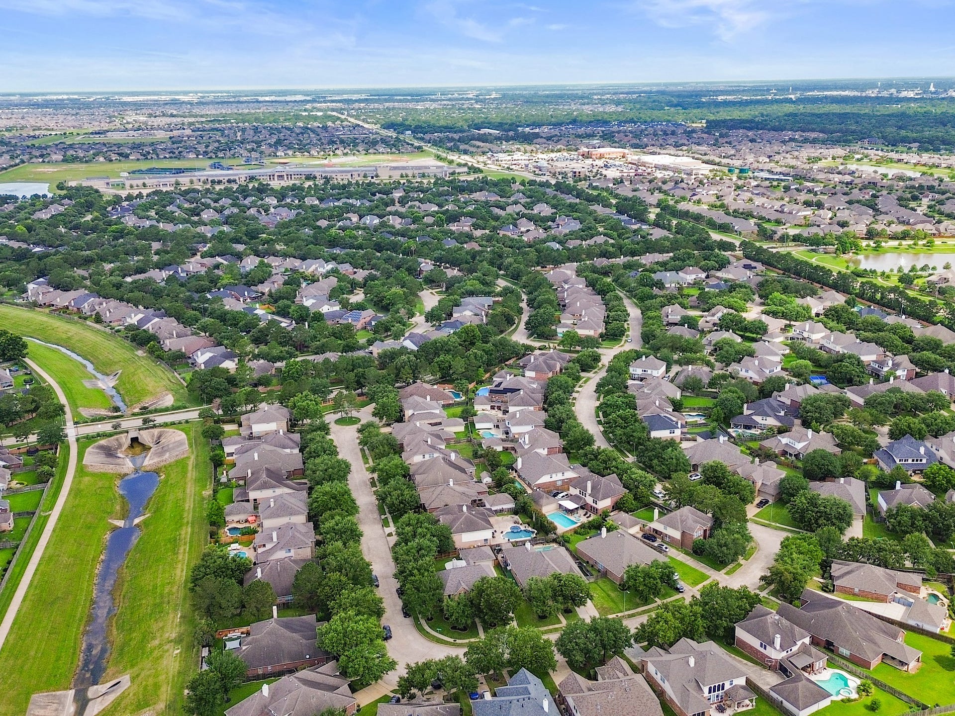26214 Seminole Hill Lane, Katy, TX 77494 Enjoy the convenience of being just a short walk to Kilpatrick Elementary while taking advantage of Cinco Ranch's exceptional amenities, trails, parks, and pools.