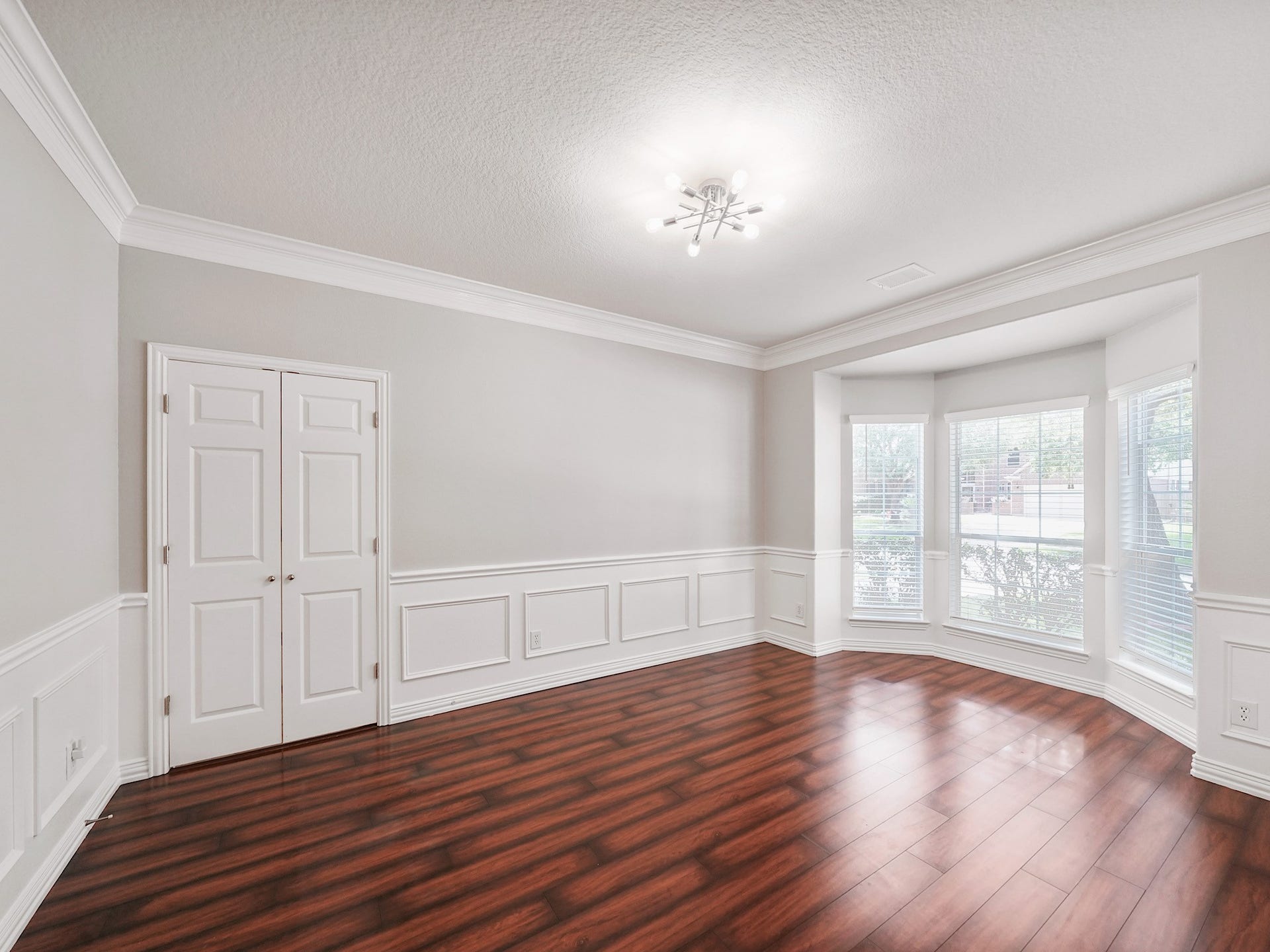 26214 Seminole Hill Lane, Katy, TX 77494 Detailed millwork and beautiful natural light create a timeless backdrop for memorable meals and special occasions.