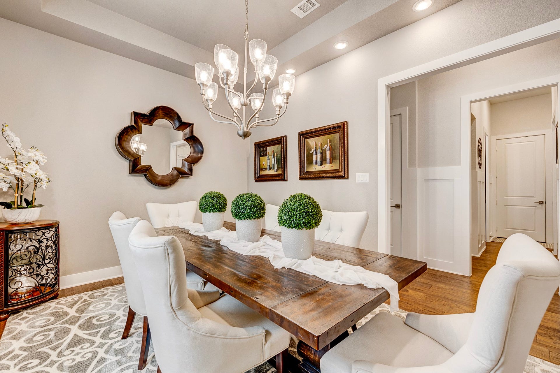 121 Sugar Pine Court, Montgomery, TX 77316 With open access to the entry way and kitchen this space will be perfect to entertain family and friends