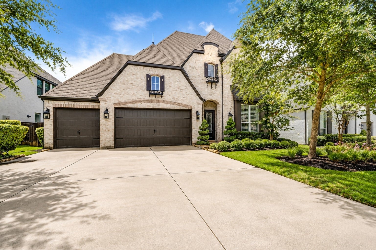 121 Sugar Pine Court, Montgomery, TX 77316 Welcome to the refined luxury of 121 Sugar Pine Court, where sophisticated design meets unparalleled comfort in every detail.
