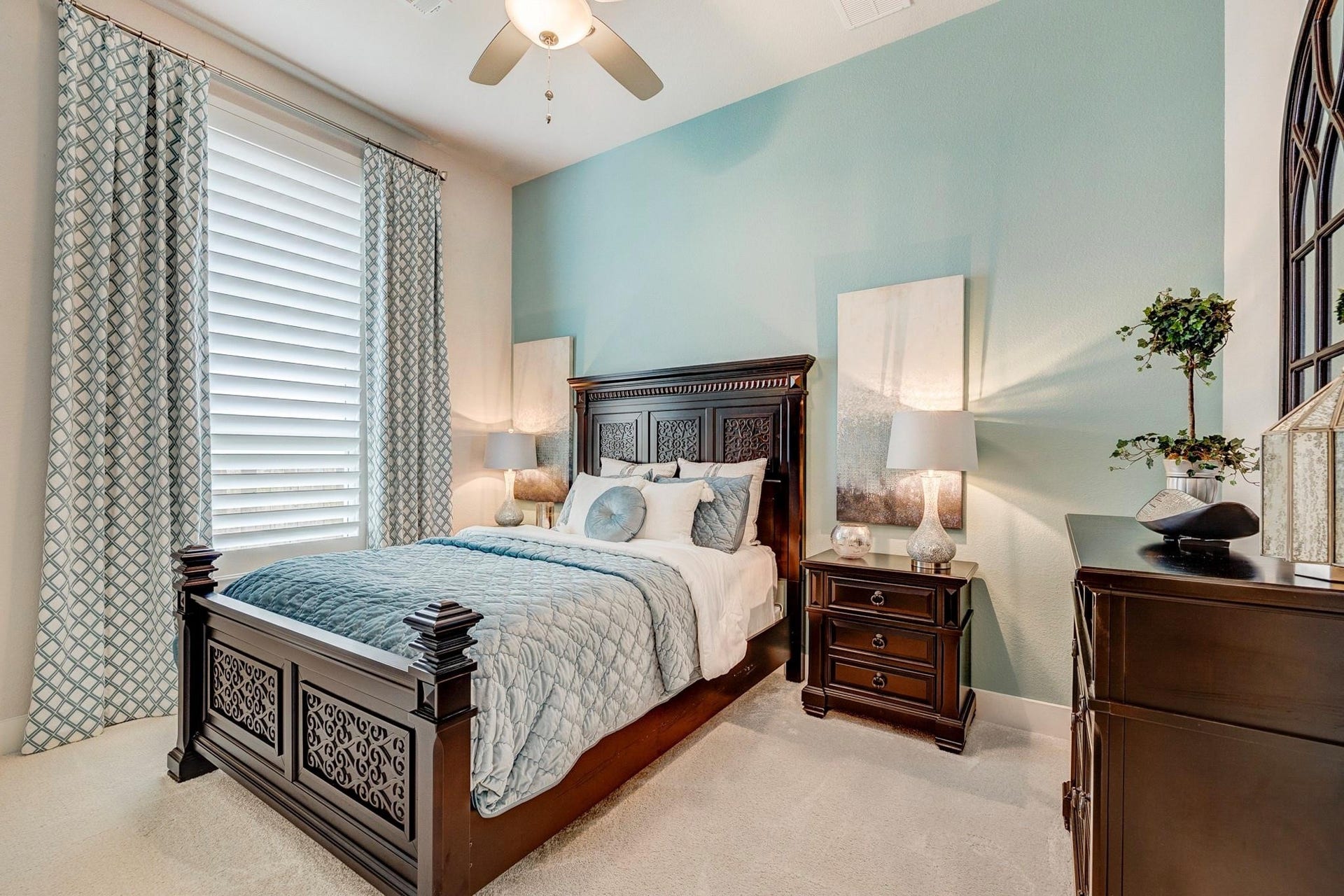 121 Sugar Pine Court, Montgomery, TX 77316 Plantation shutters, ceiling fan, and high