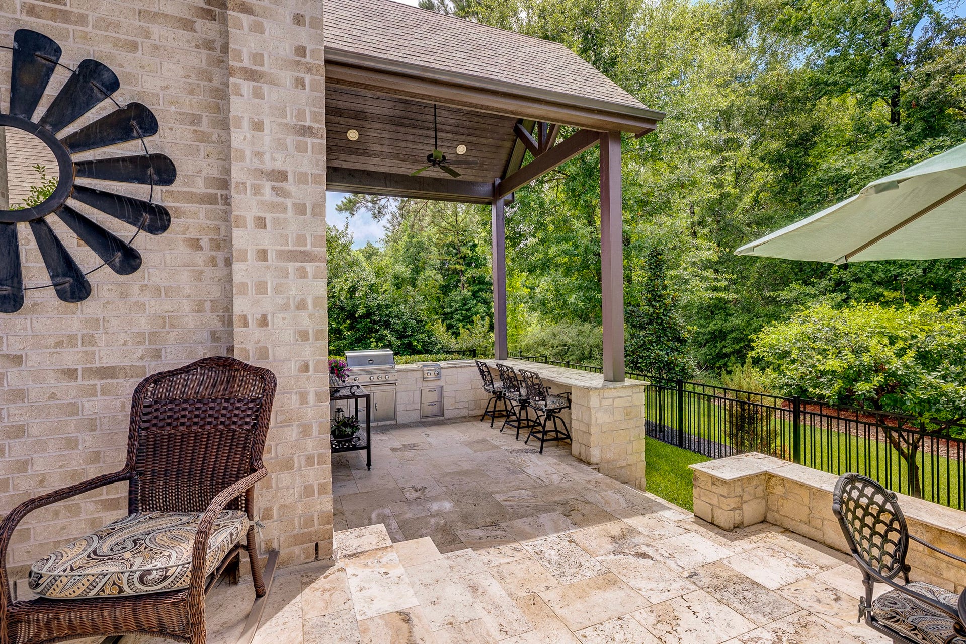121 Sugar Pine Court, Montgomery, TX 77316 Extended patio with outdoor kitchen