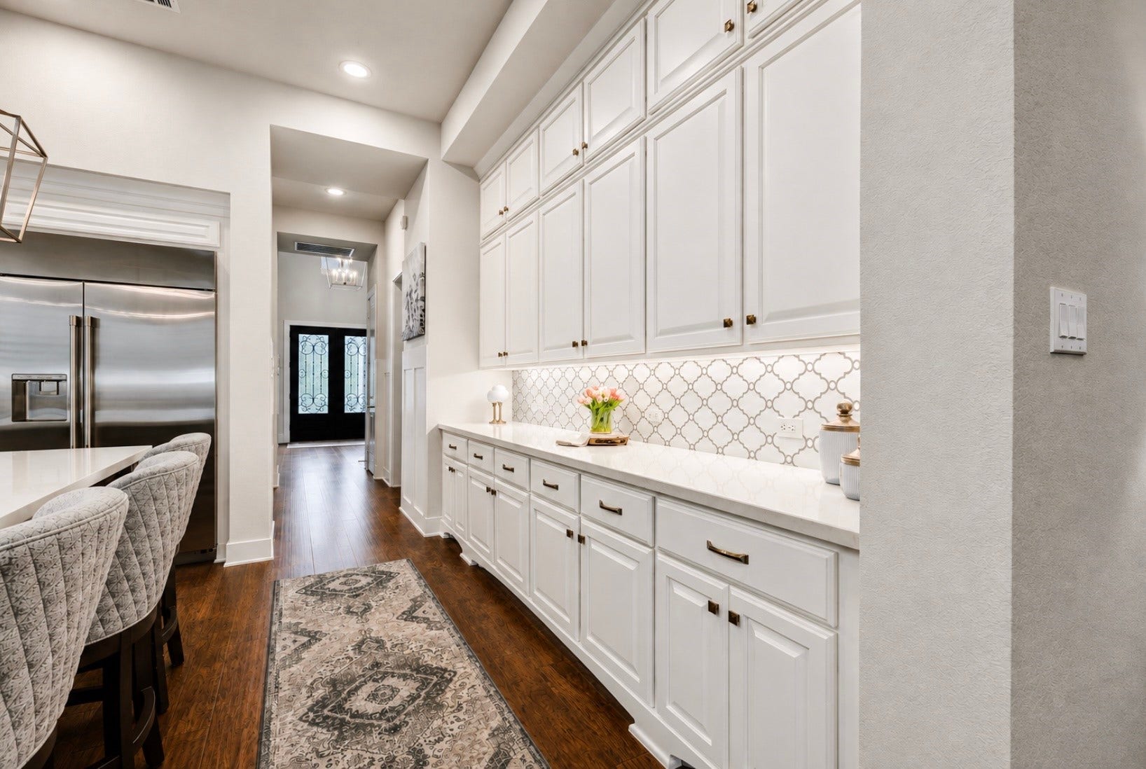 121 Sugar Pine Court, Montgomery, TX 77316 Spacious kitchen island extended to provide