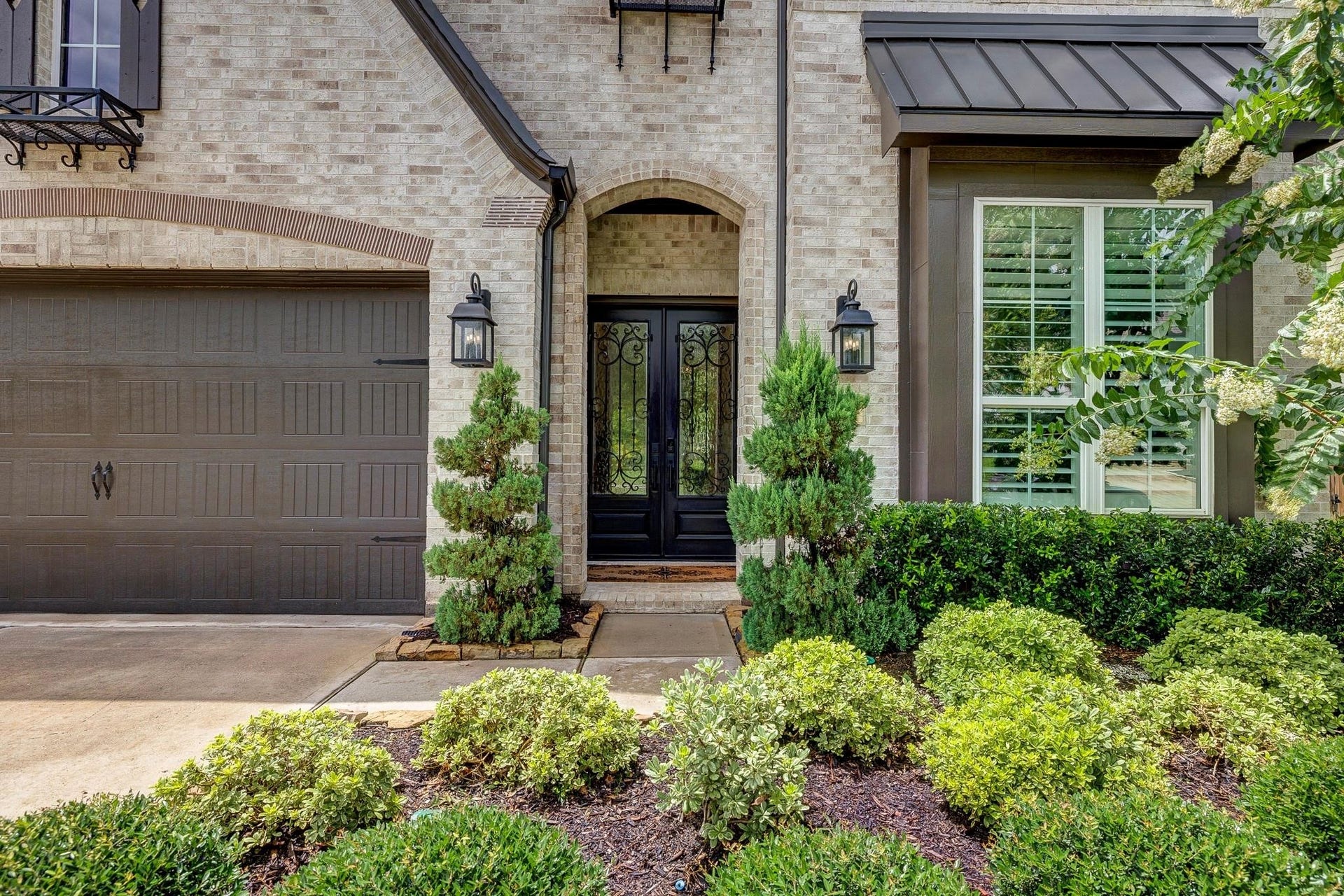 121 Sugar Pine Court, Montgomery, TX 77316 Fresh exterior paint applied one year ago.