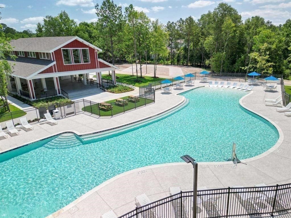 121 Sugar Pine Court, Montgomery, TX 77316 Vue pool 1 min. away