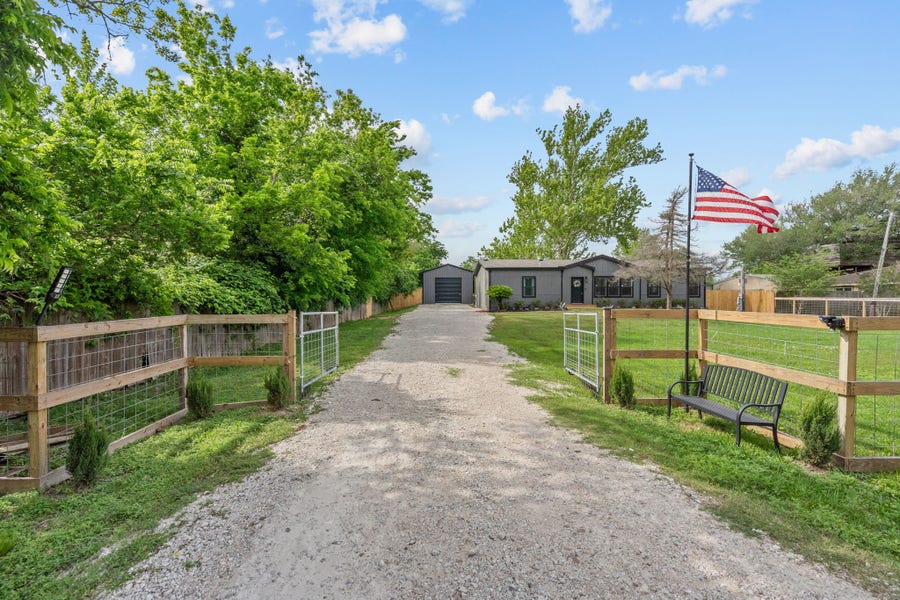 Property photo for 1510 Rymal Road, Santa Fe, TX